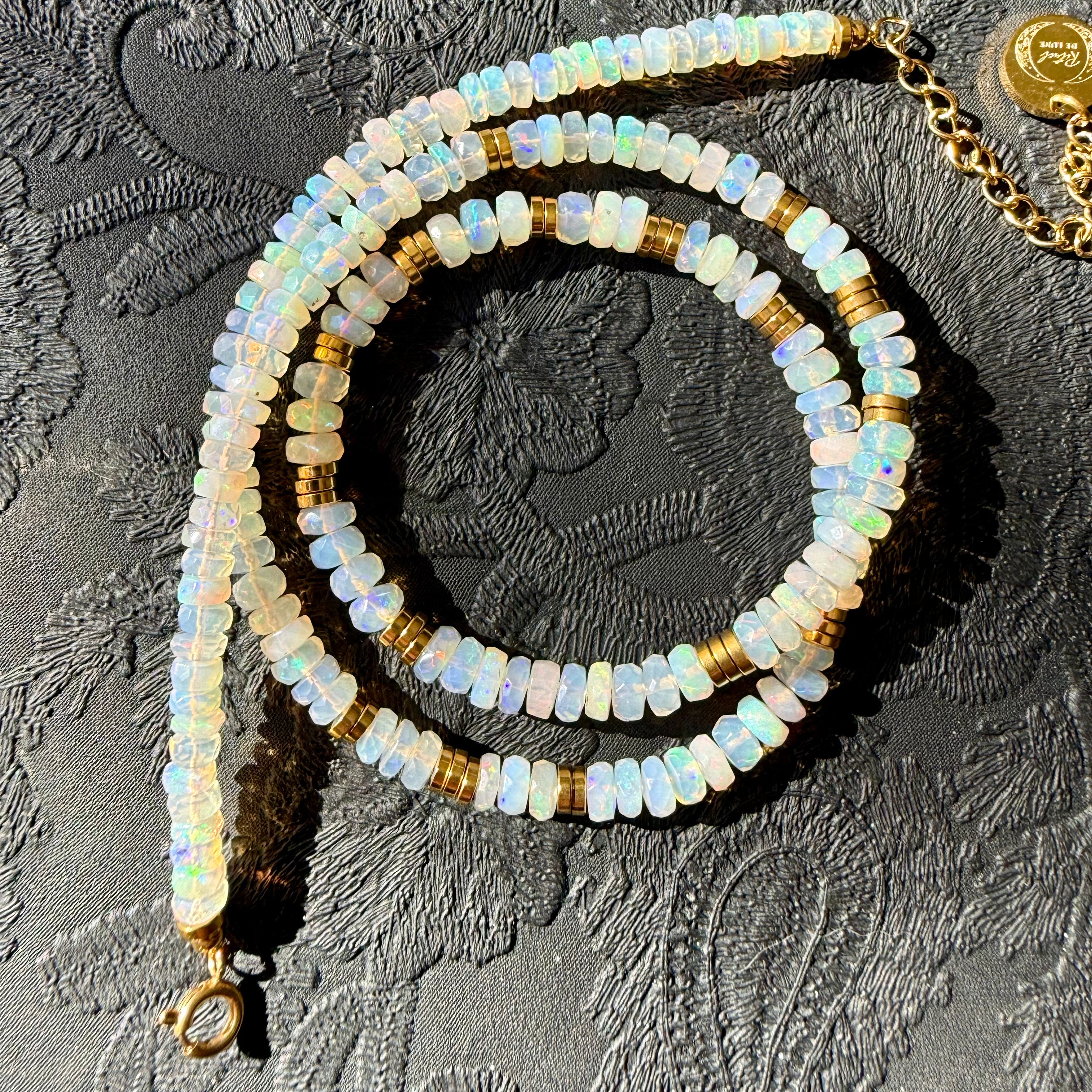 Collier d’exception en perles d’opale naturelles de qualité AAA