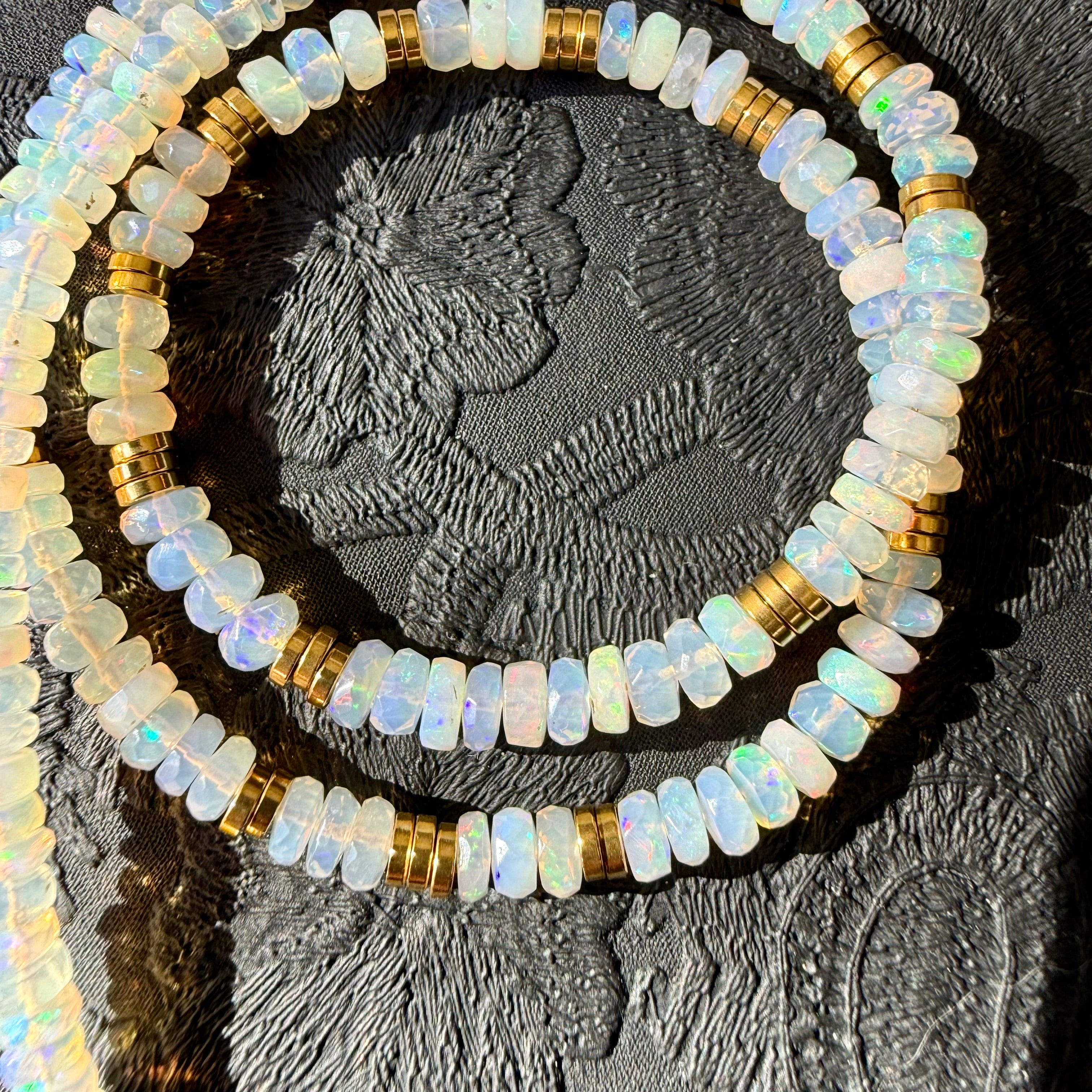 Collier d’exception en perles d’opale naturelles de qualité AAA