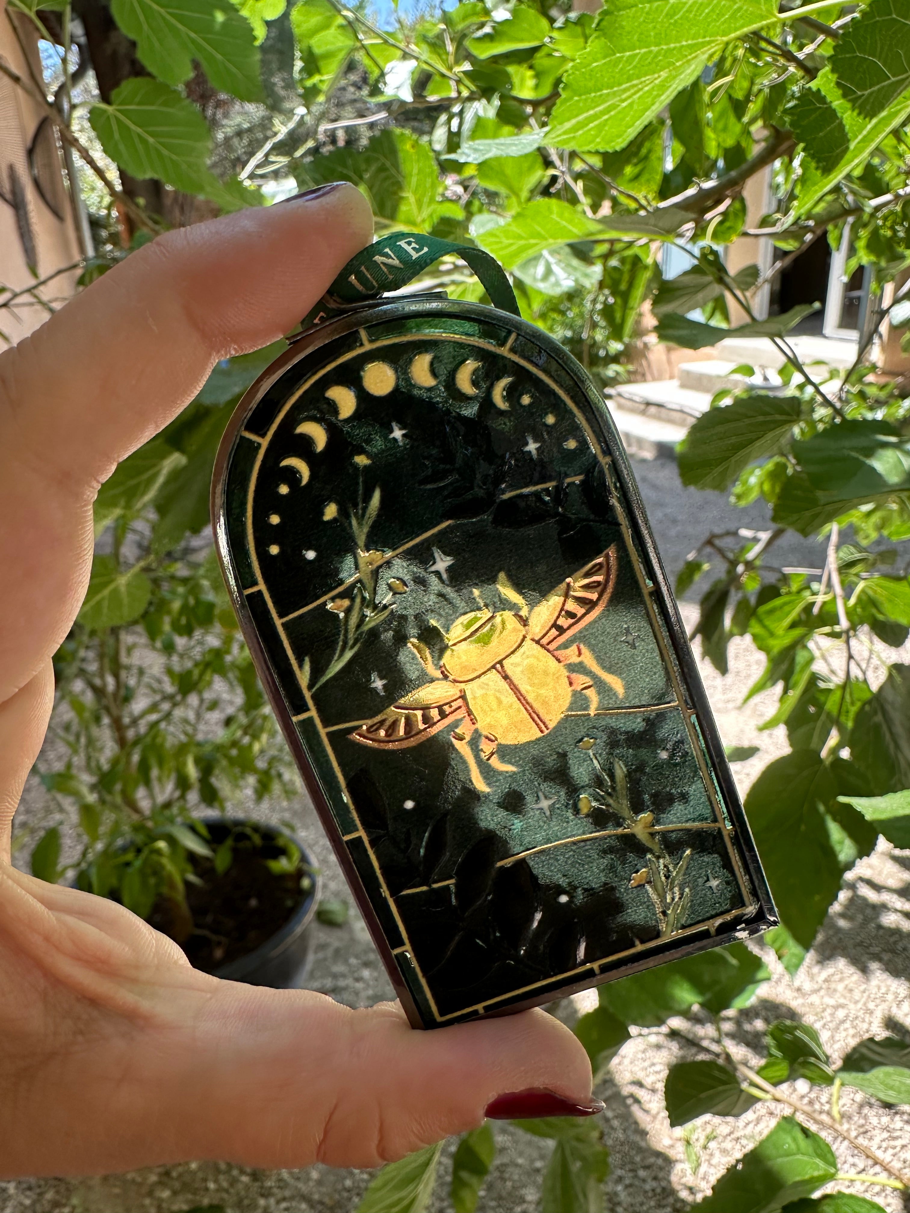 Vitrail Lueur Suspendue – Ex-Voto pour Réaliser un Vœu