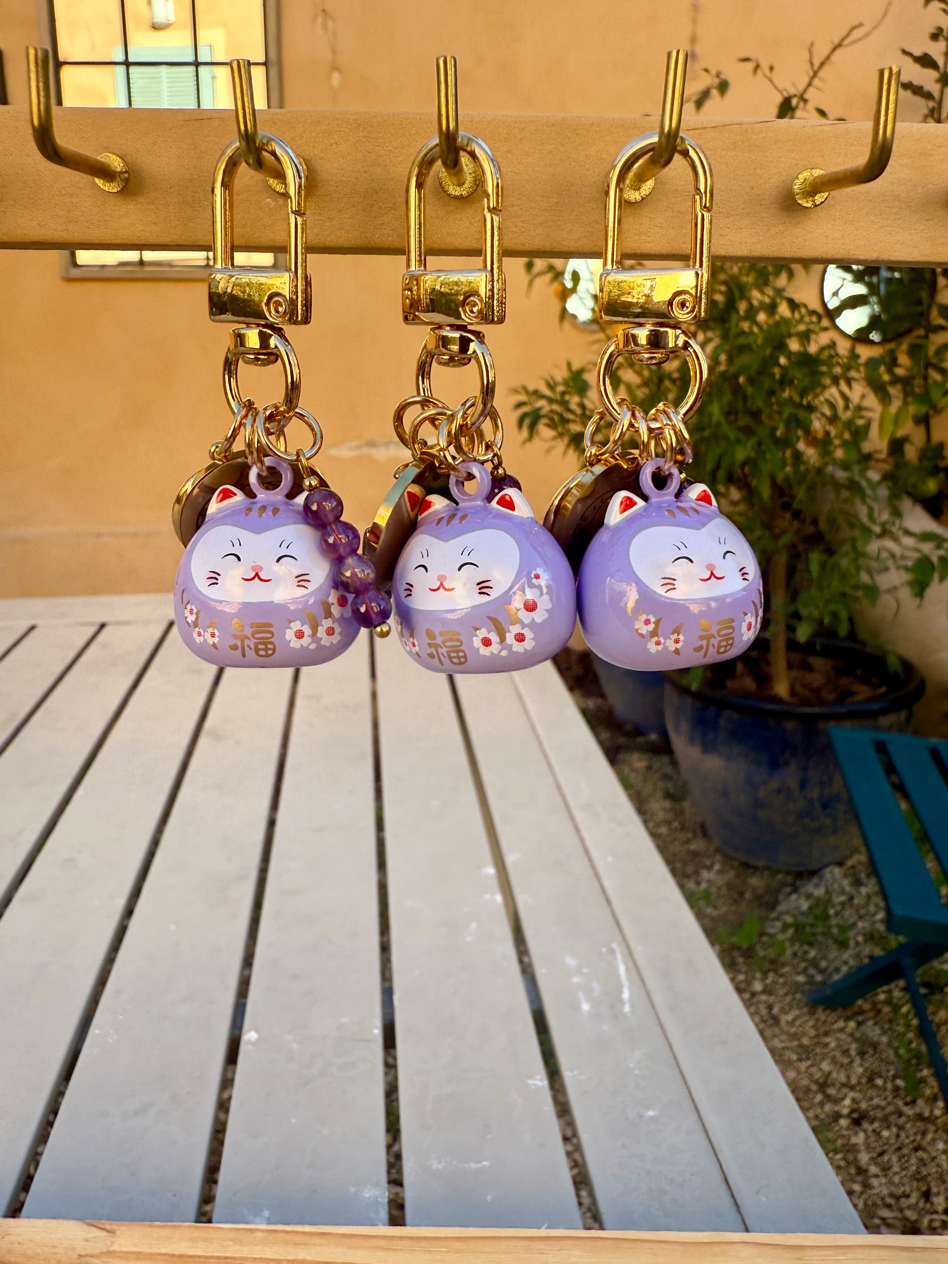 Chat intuition avec croissant de lune et perles améthyste à clip