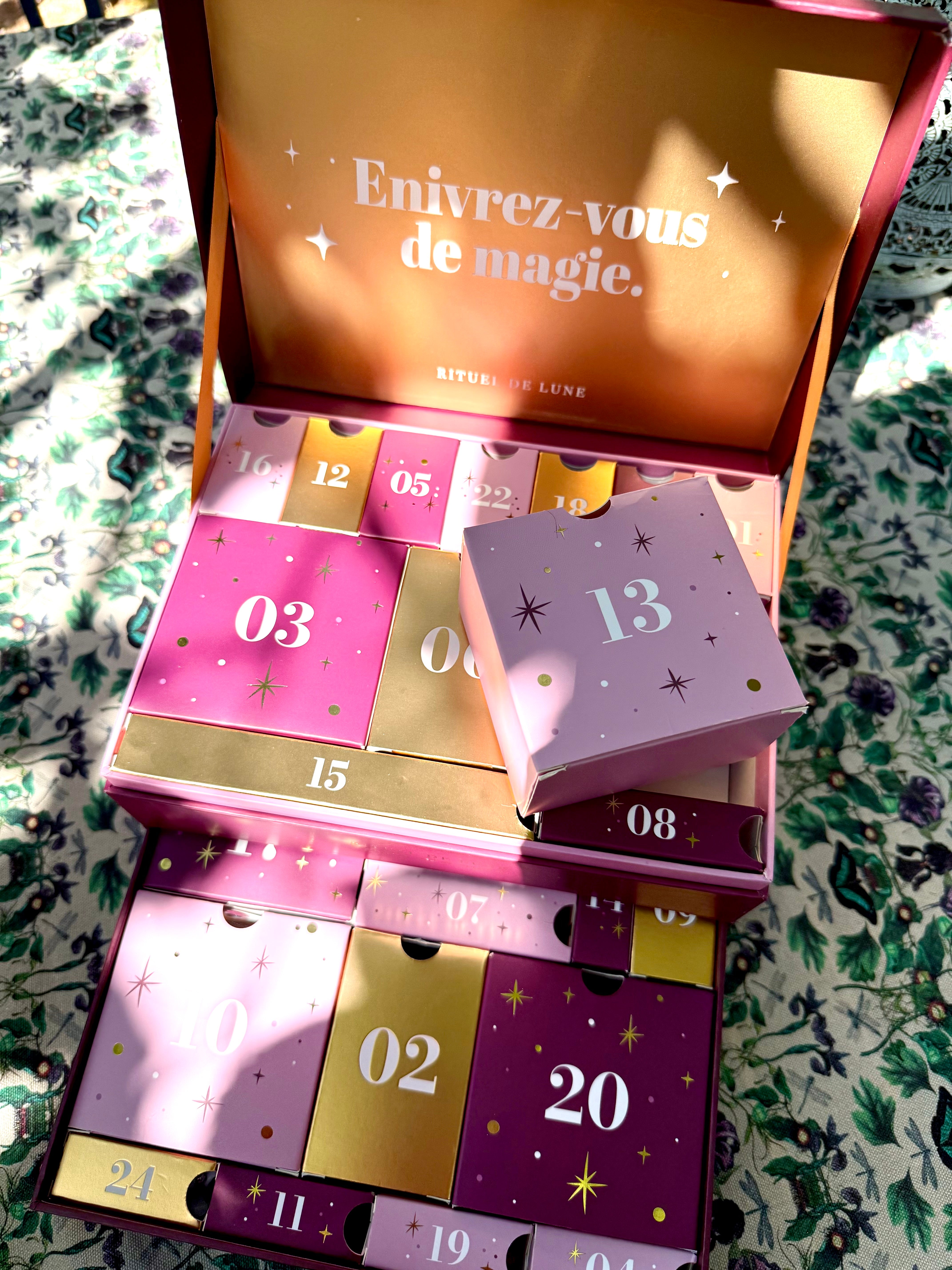 CALENDRIER DE L’AVENT 24 CASES GRI-GRI MAGIQUES