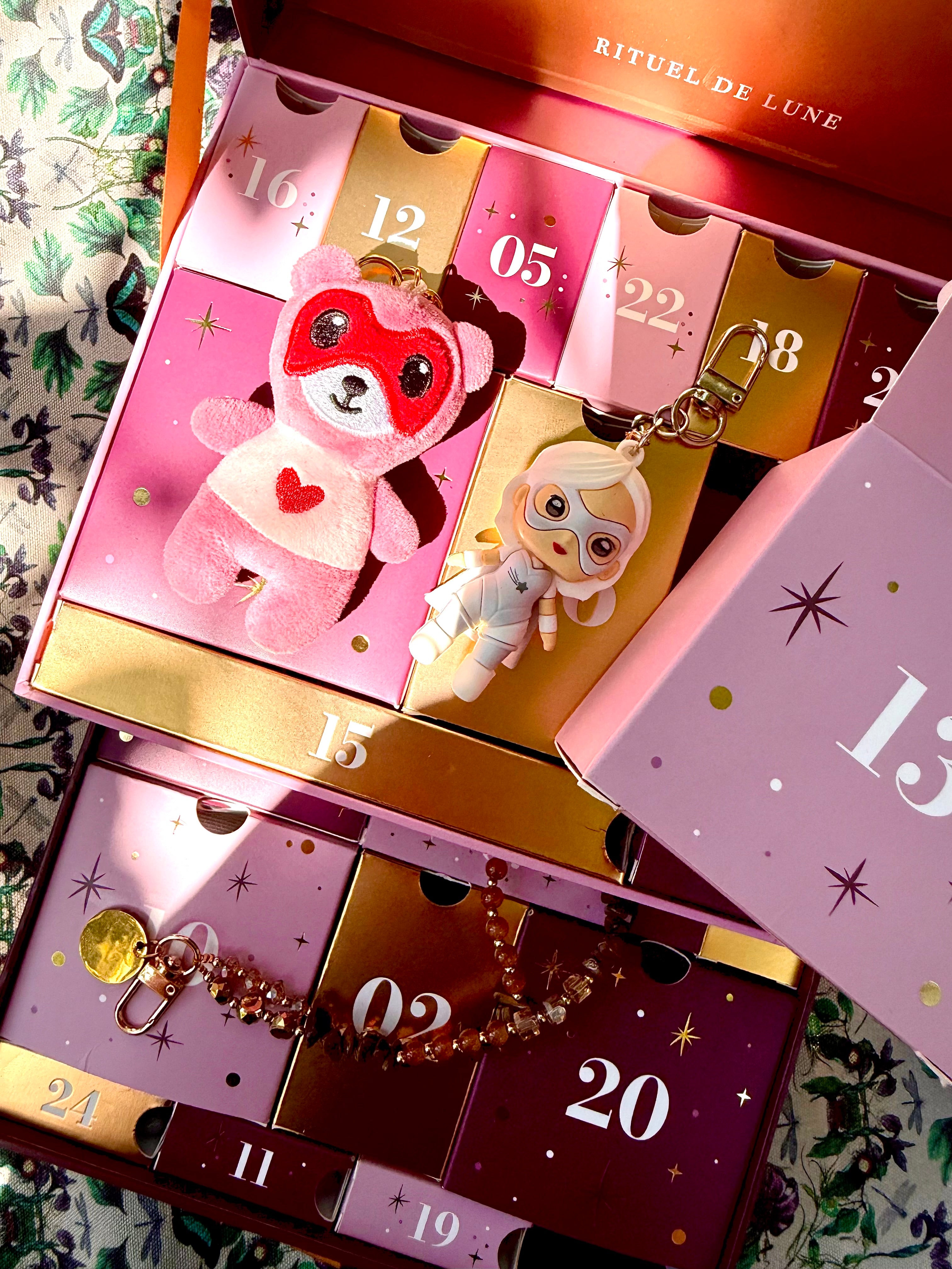 CALENDRIER DE L’AVENT 24 CASES GRI-GRI MAGIQUES