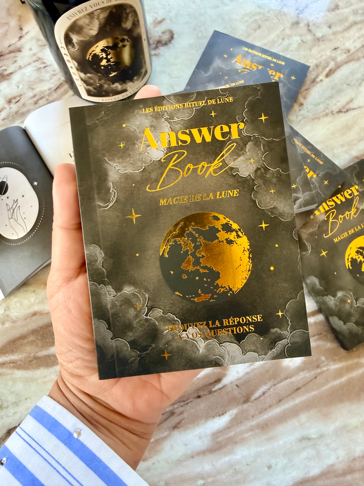 Answer Book de la Lune