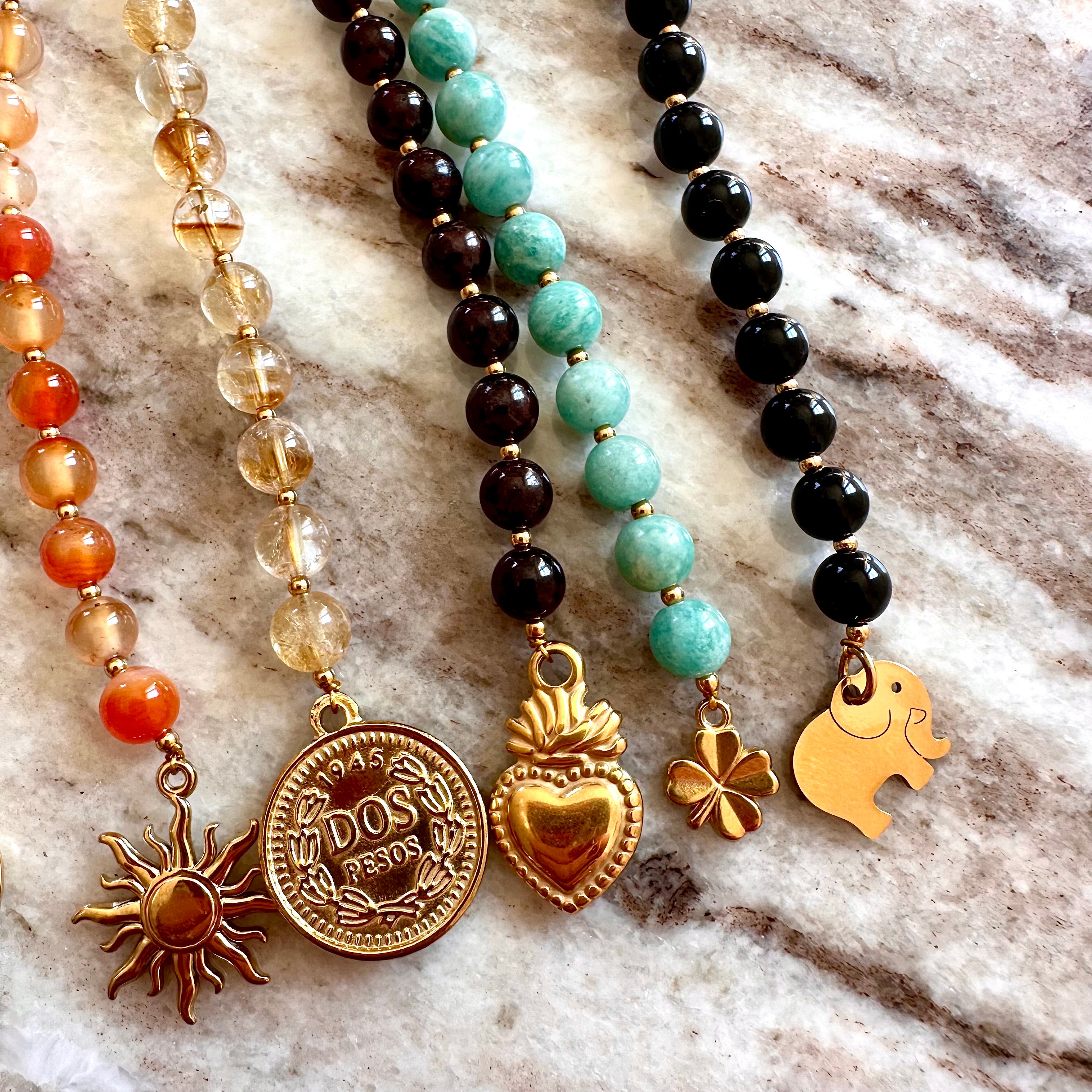 Ligne de perles naturelles et charms au choix