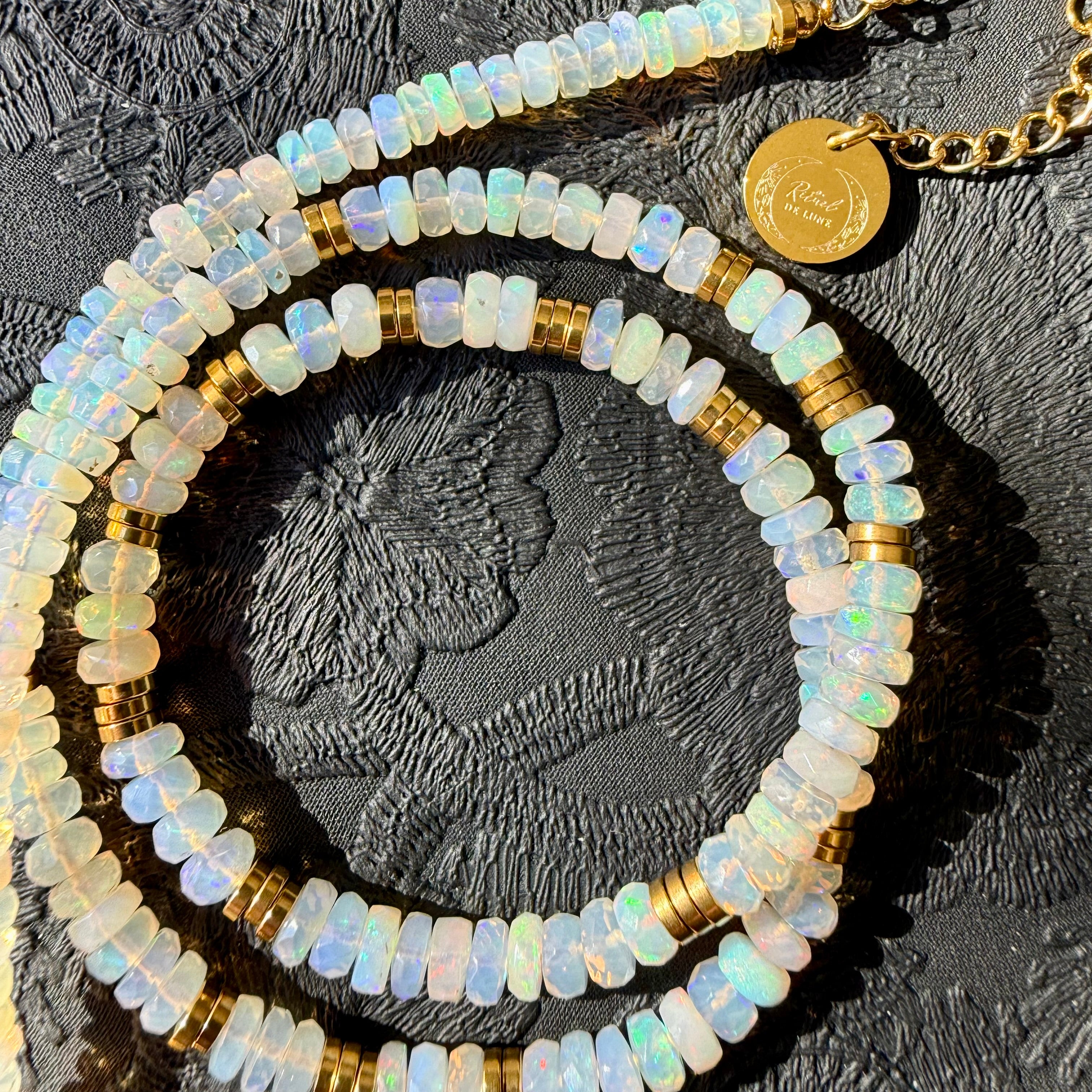 Collier d’exception en perles d’opale naturelles de qualité AAA