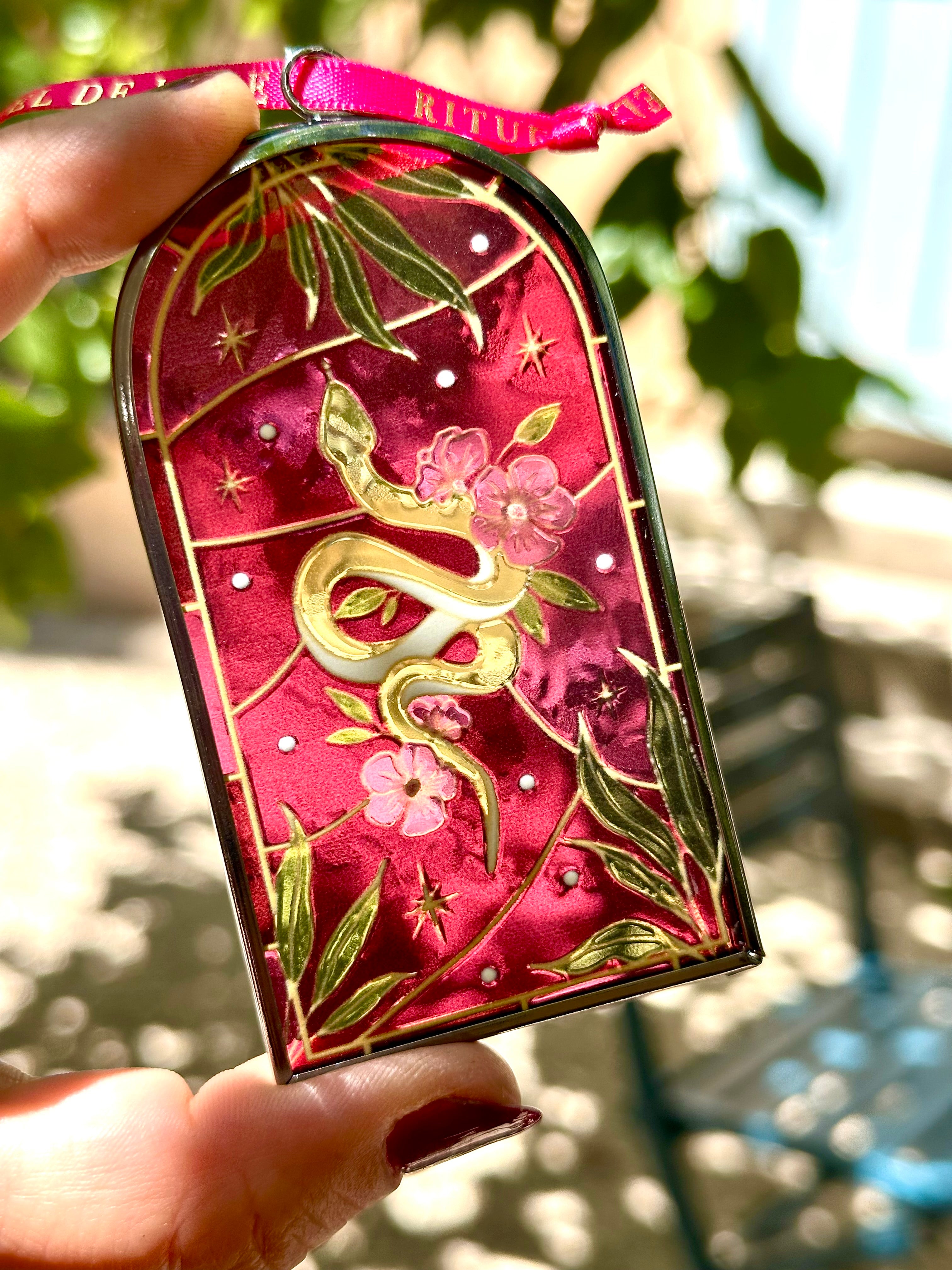 Vitrail Lueur Suspendue – Ex-Voto pour Réaliser un Vœu