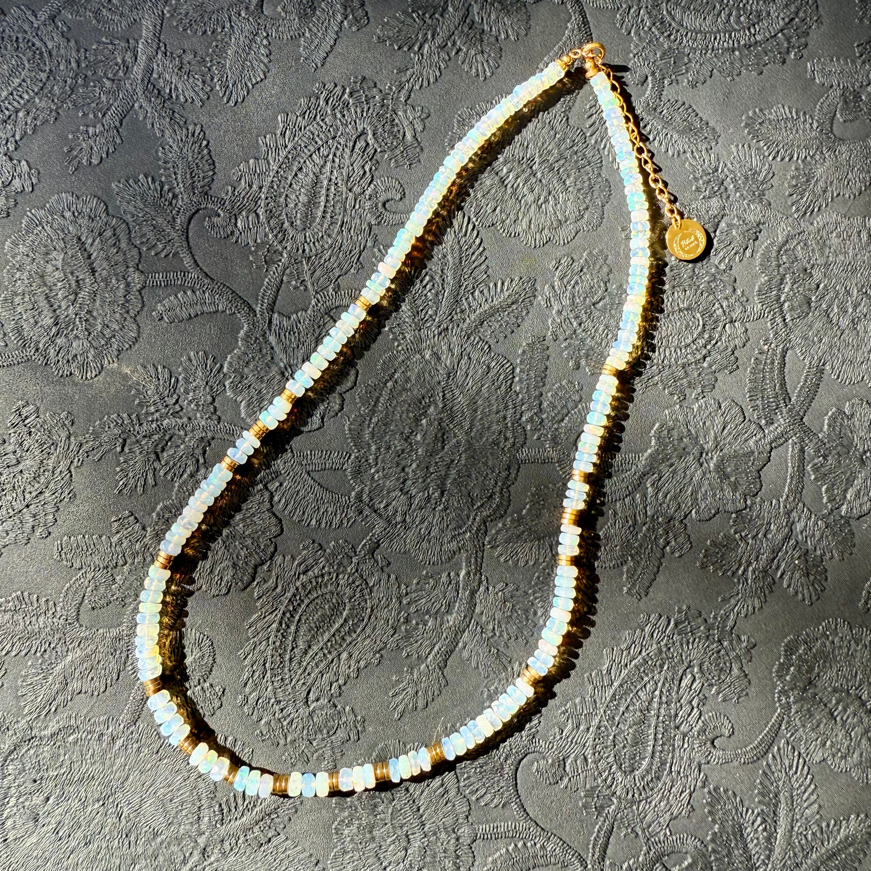 Collier d’exception en perles d’opale naturelles de qualité AAA