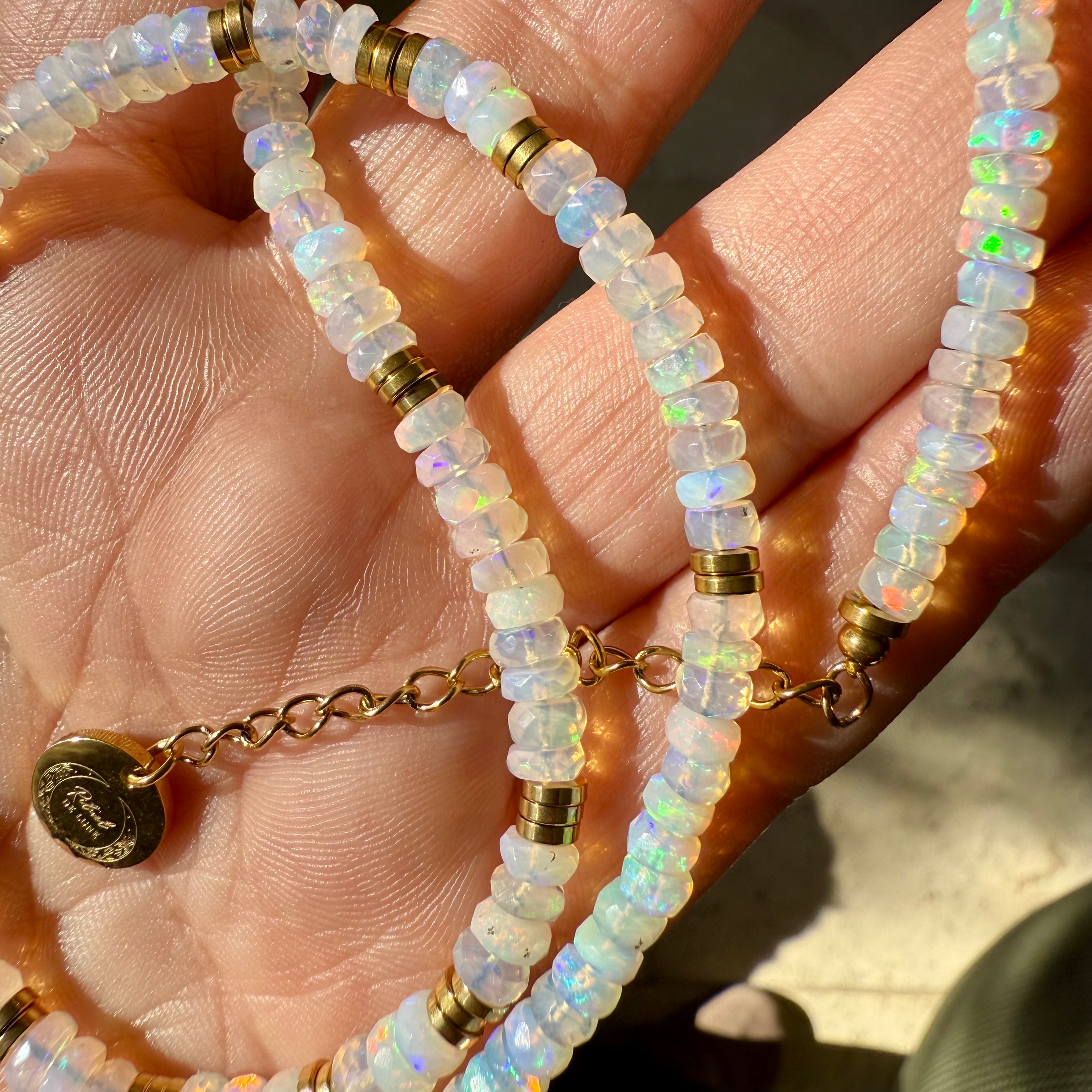 Collier d’exception en perles d’opale naturelles de qualité AAA