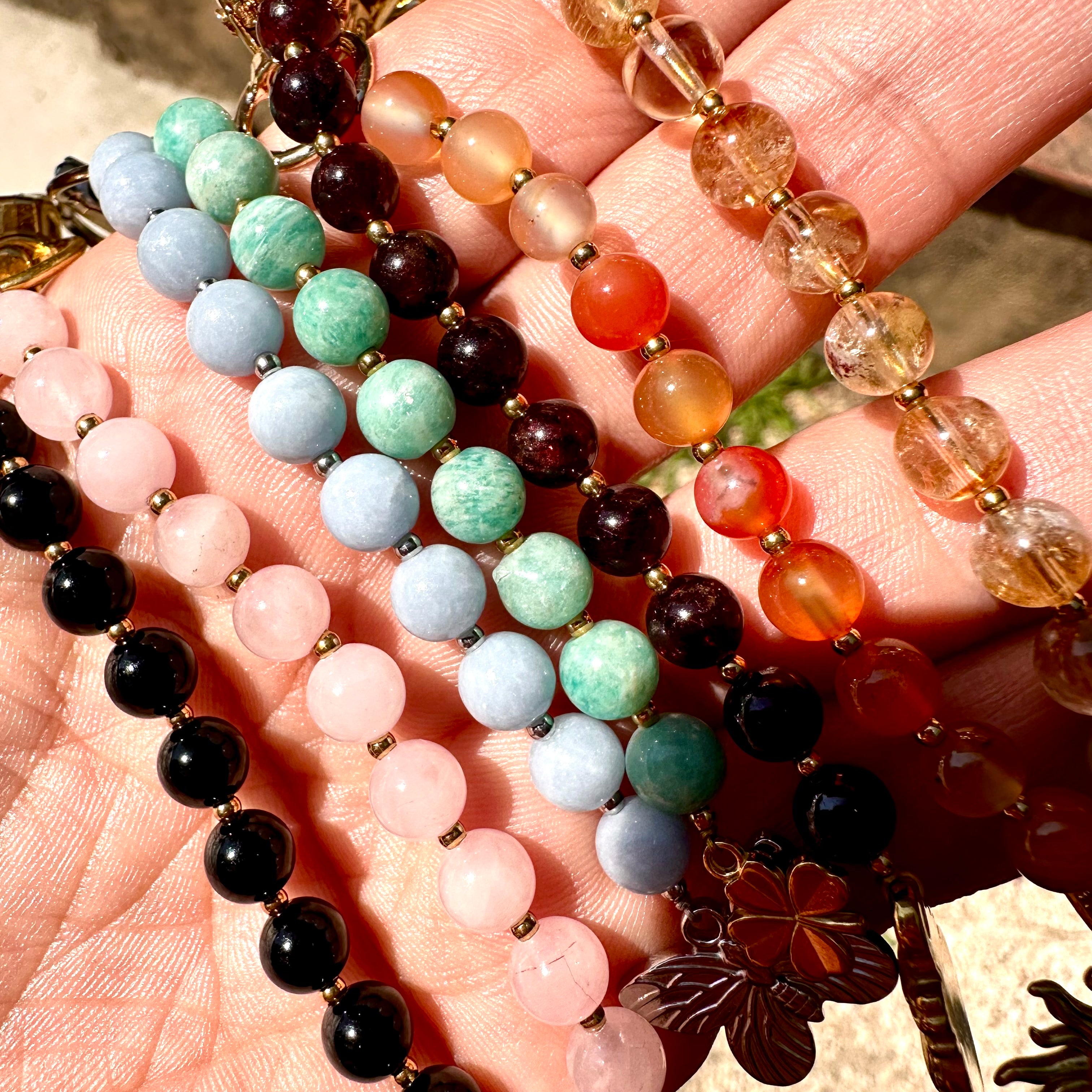 Ligne de perles naturelles et charms au choix