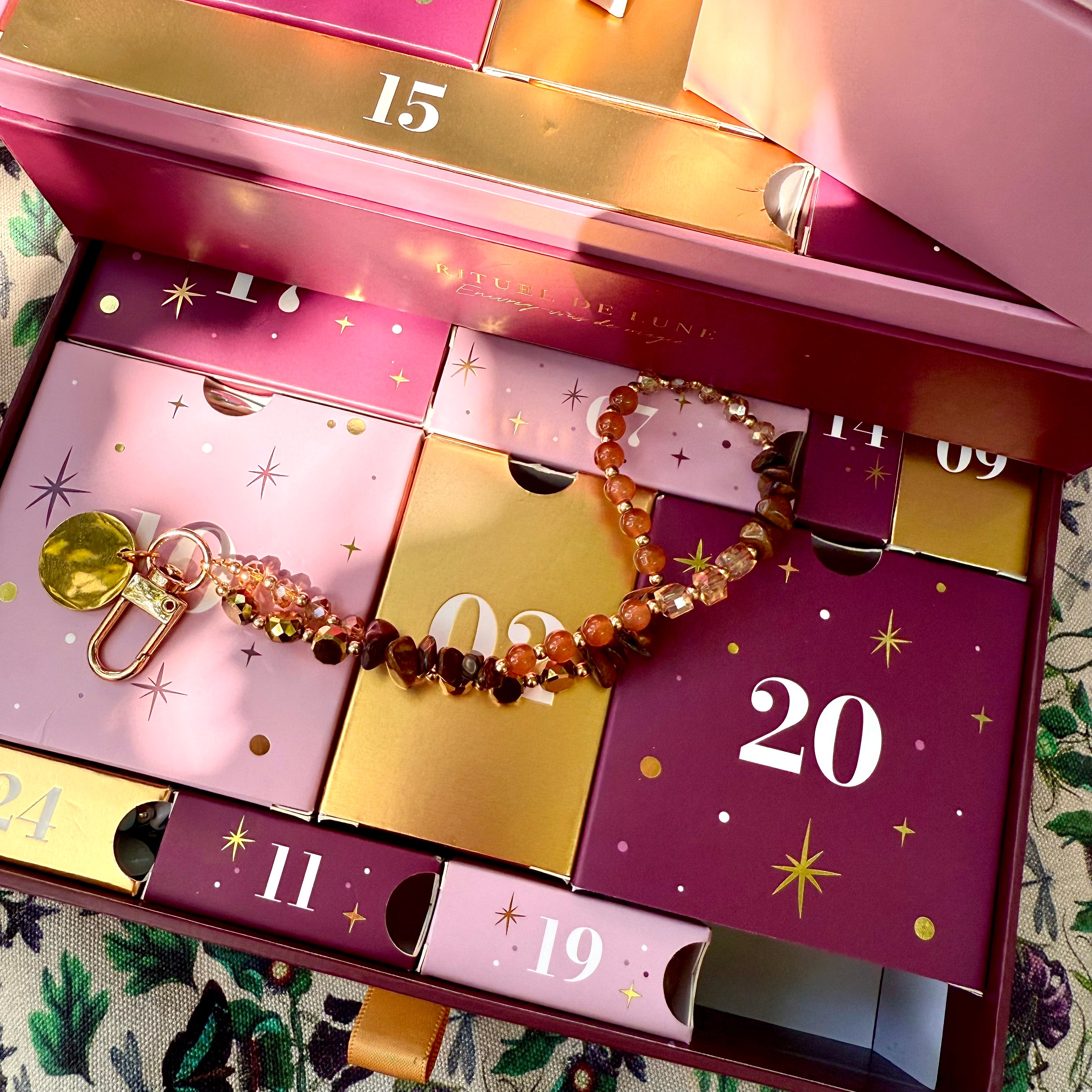 CALENDRIER DE L’AVENT 24 CASES GRI-GRI MAGIQUES