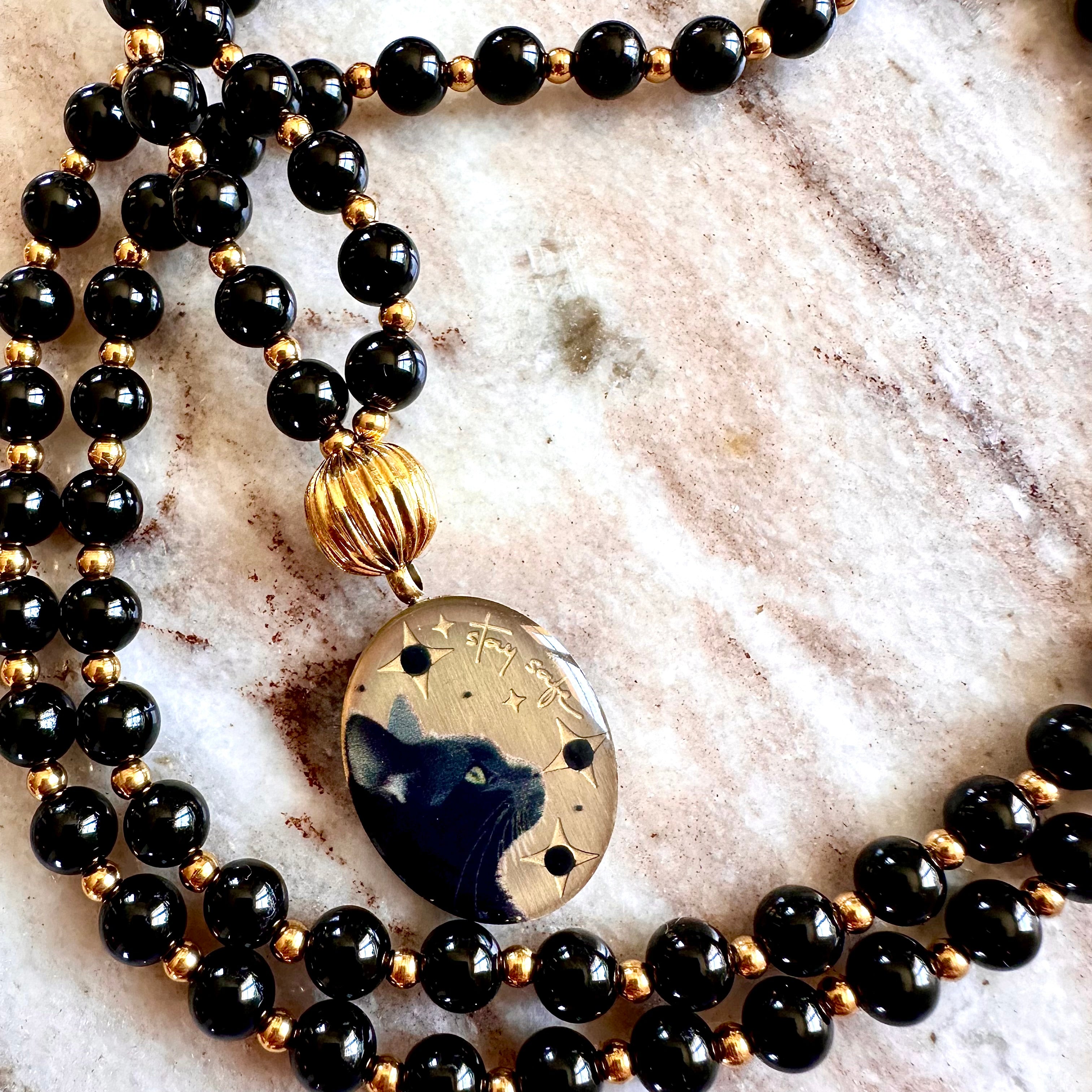 Réservation Mala précieux Protection: Le chat et Onyx noir