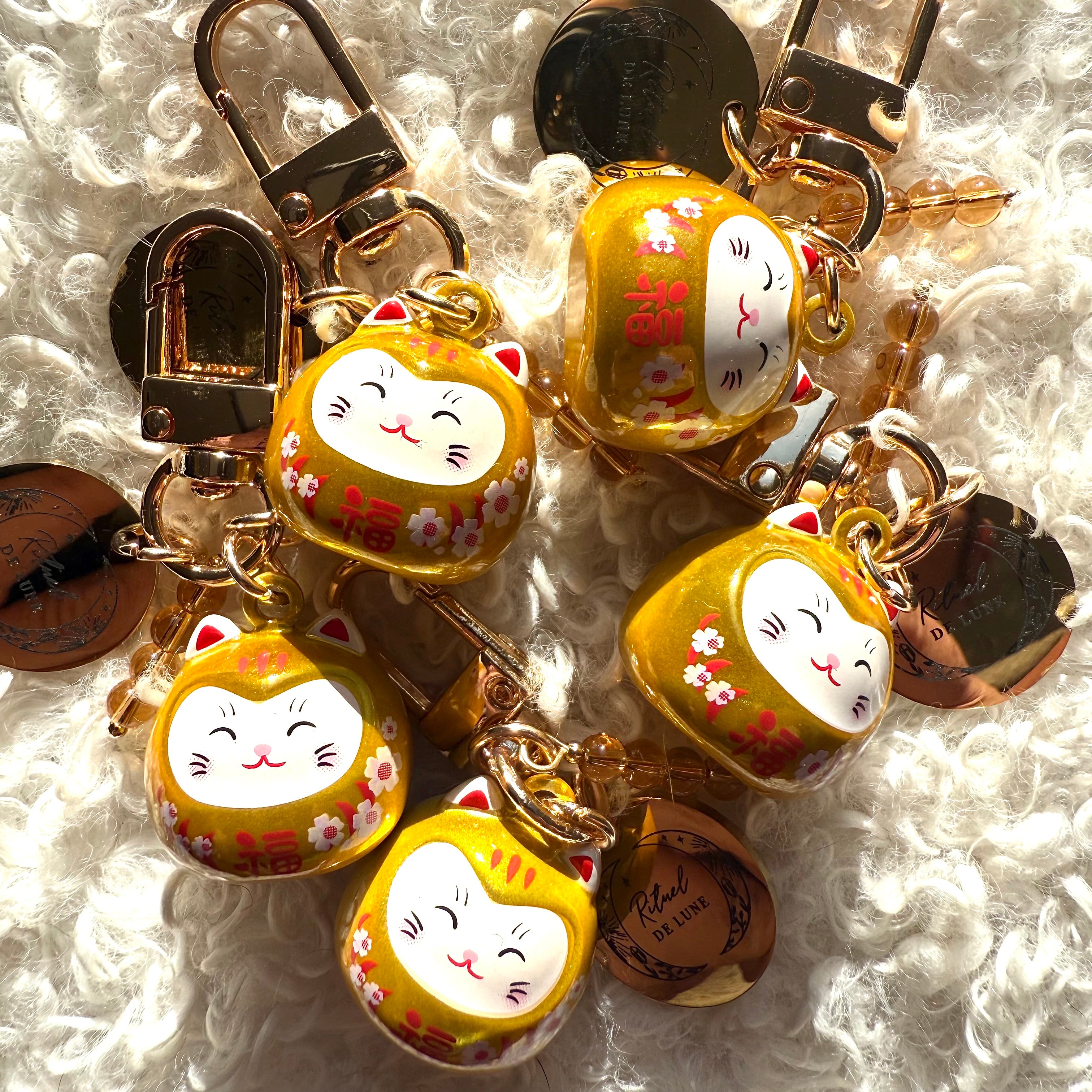 Chat maneki neko irisé avec perles Rituel De Lune