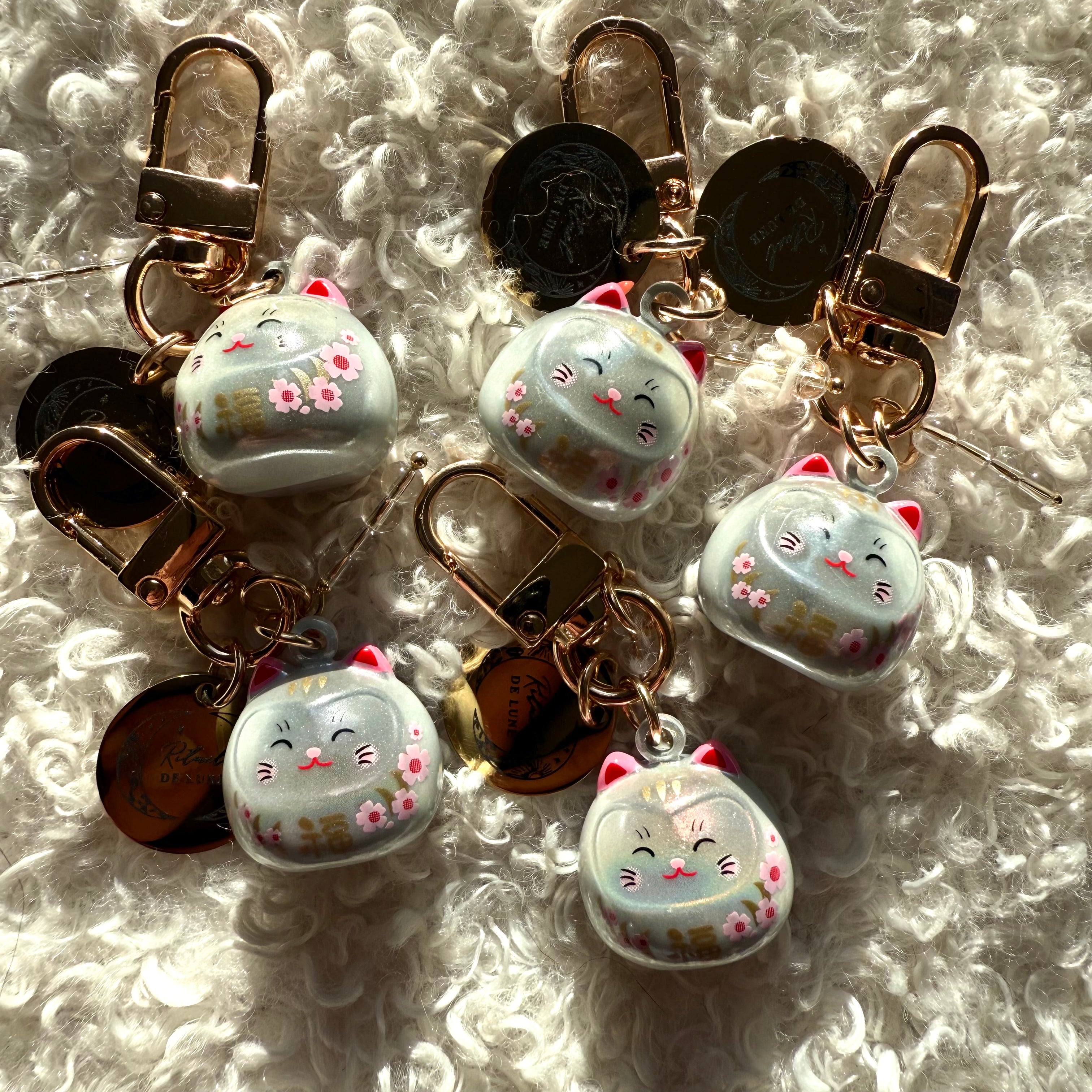 Chat maneki neko irisé avec perles Rituel De Lune