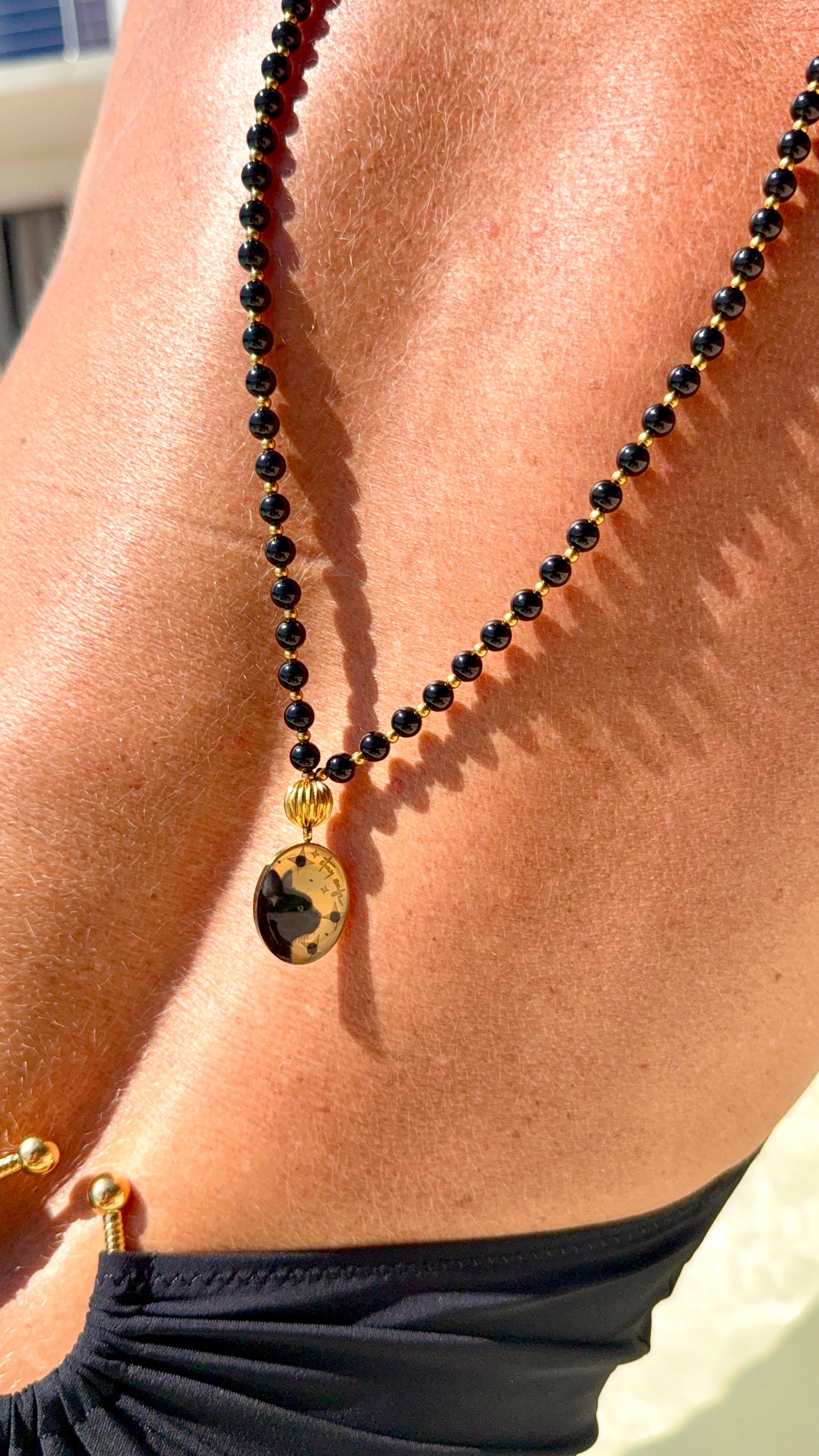 Réservation Mala précieux Protection: Le chat et Onyx noir