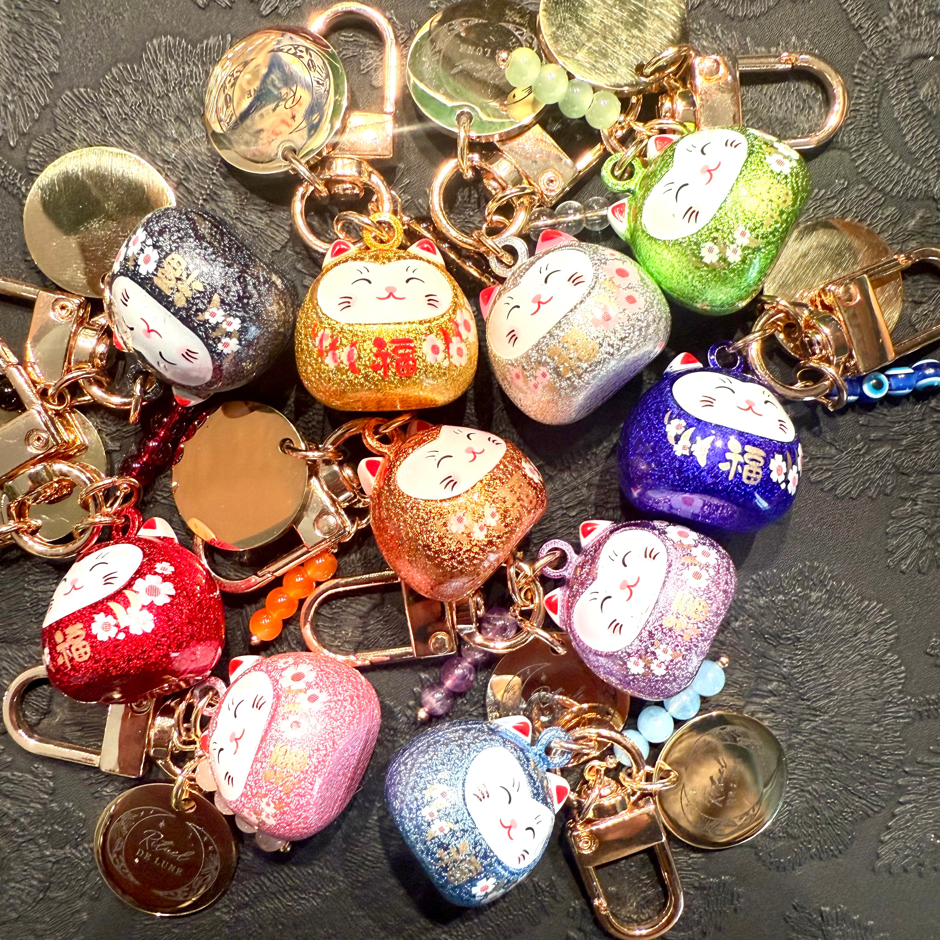 Chat maneki neko pailleté avec perles rituel de lune au choix