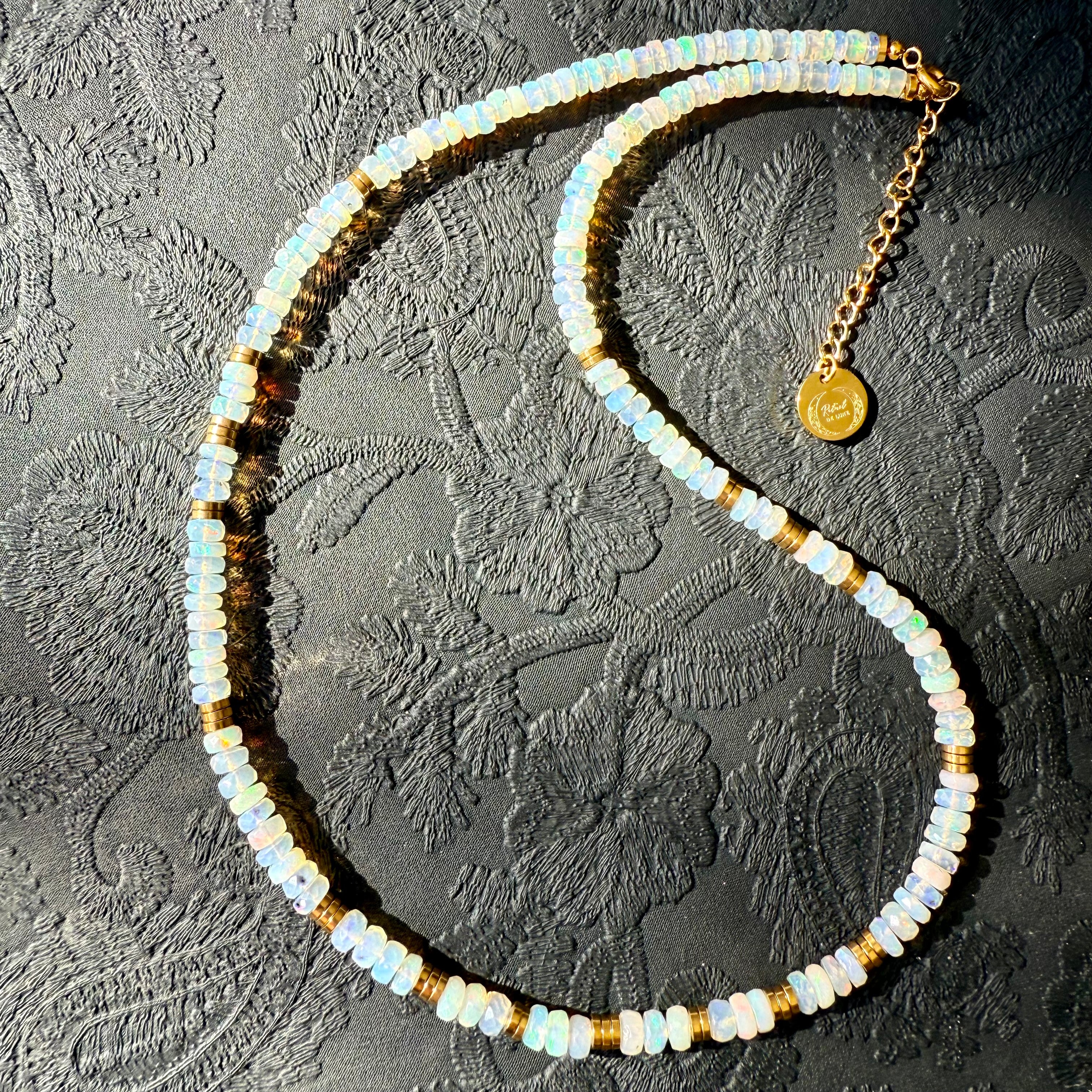 Collier d’exception en perles d’opale naturelles de qualité AAA