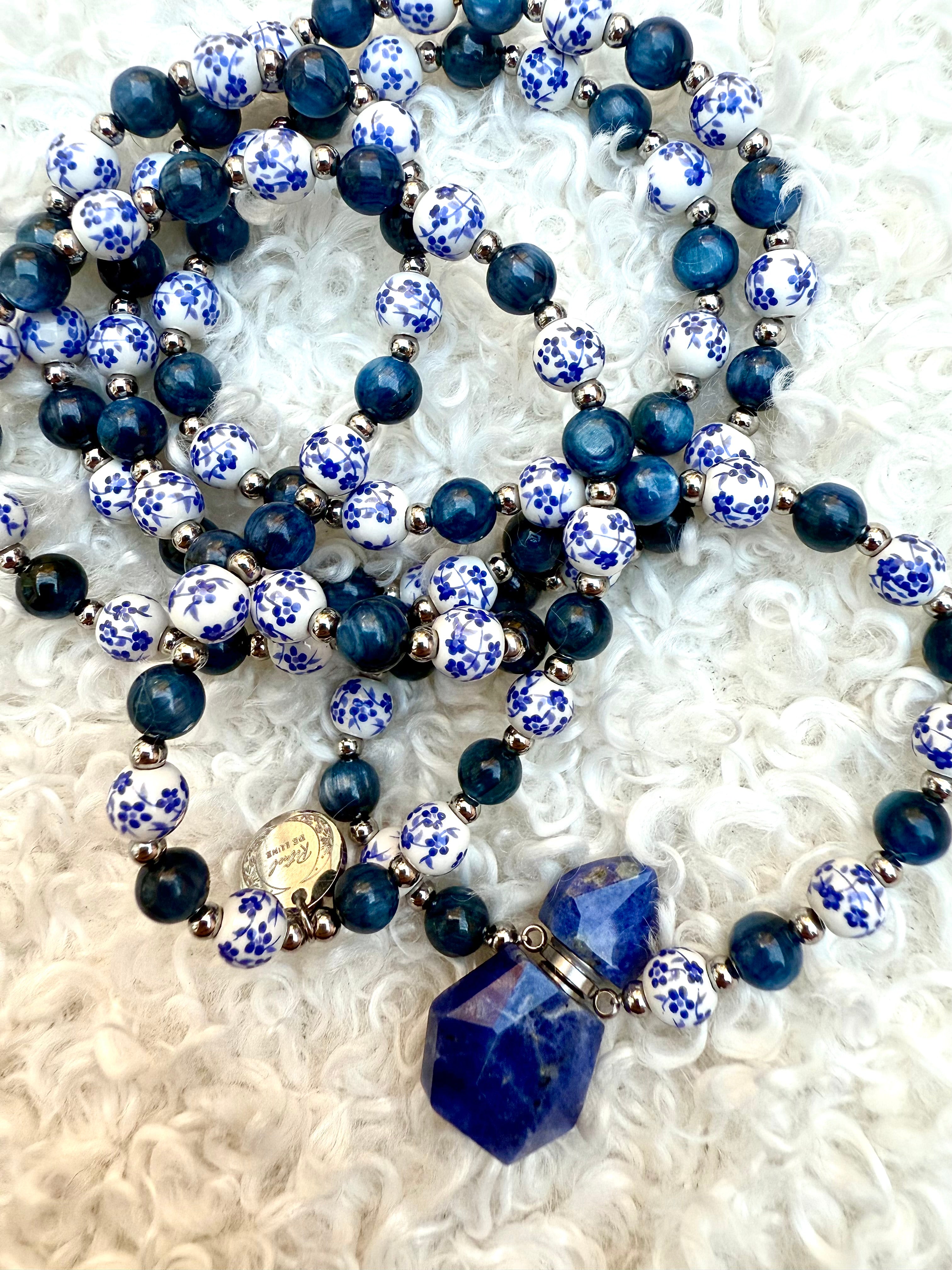 🌙✨ Mala Alchimie Bleue – Cyanite et Céramique Sacrée