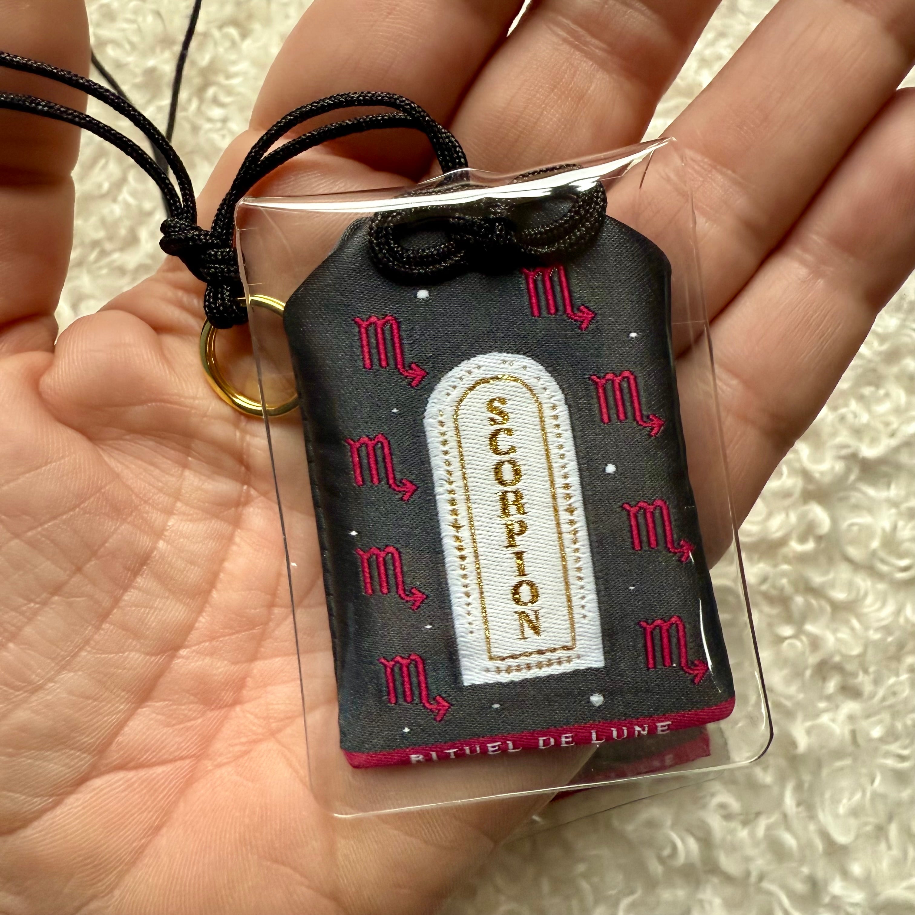 Omamori astro scorpion