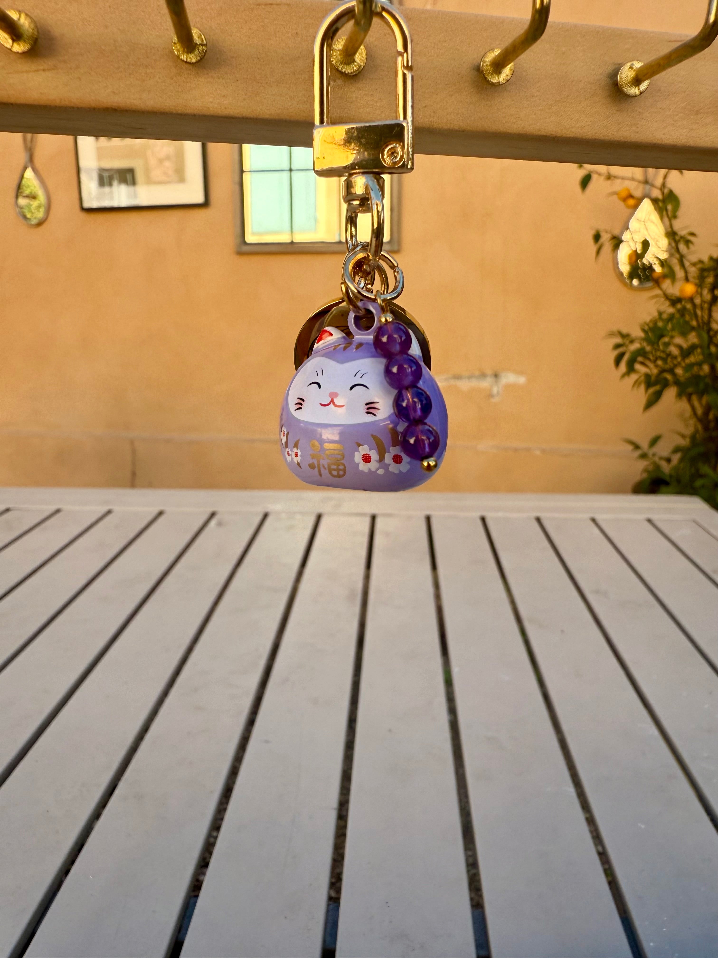 Chat intuition avec croissant de lune et perles améthyste à clip