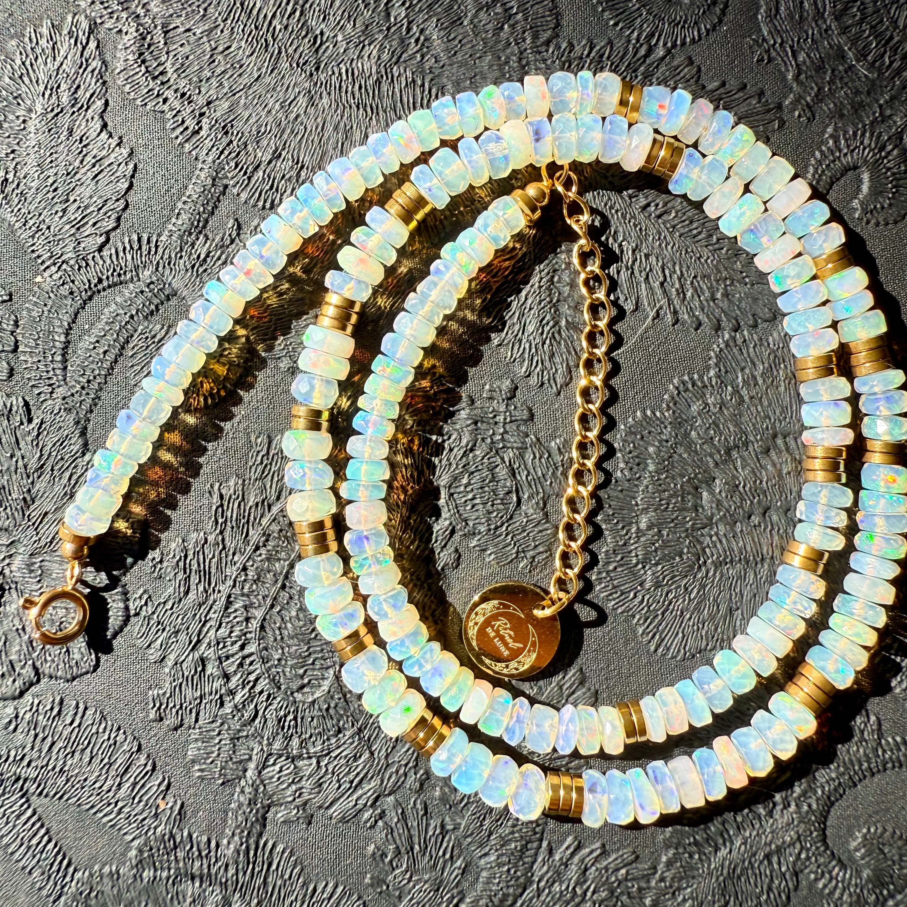 Collier d’exception en perles d’opale naturelles de qualité AAA