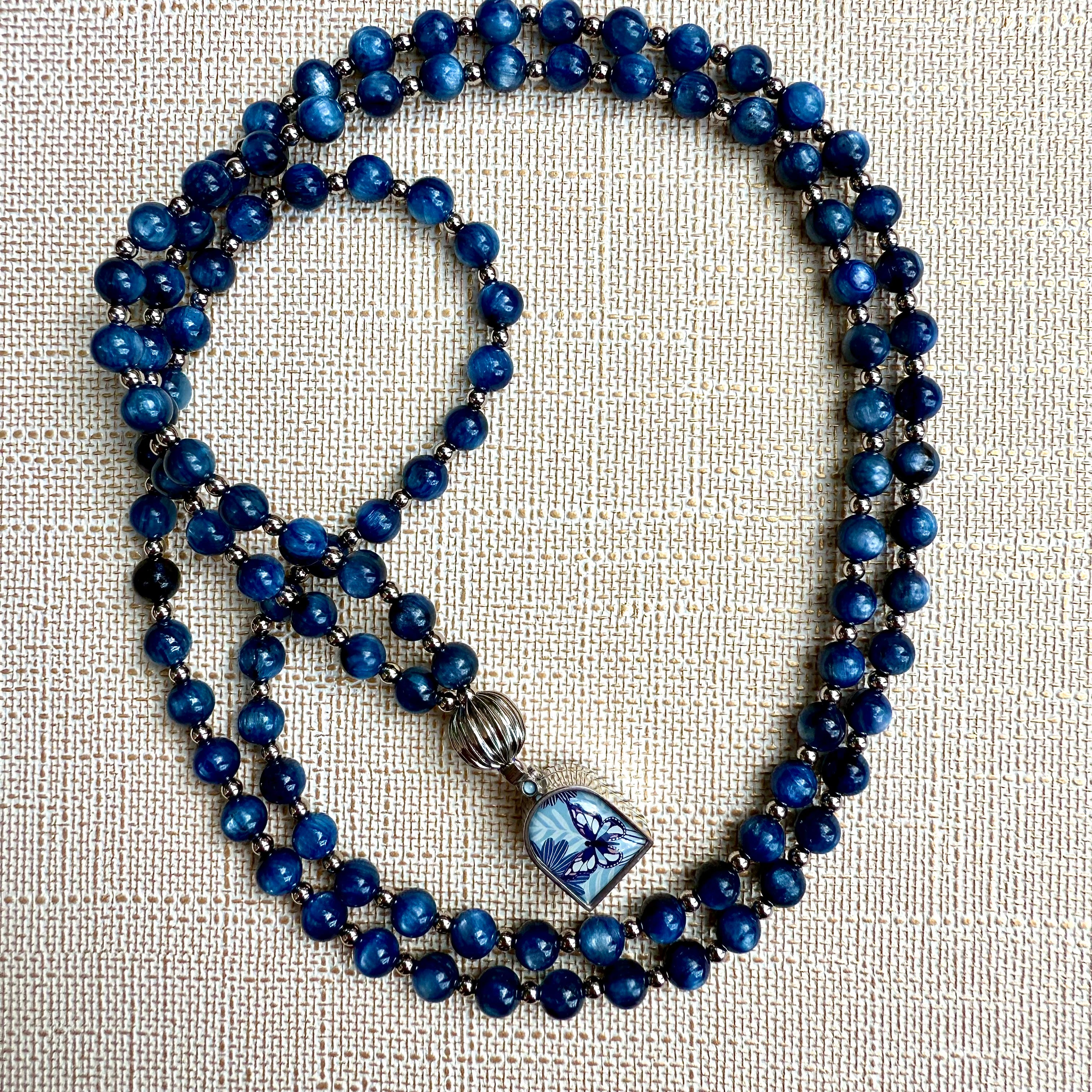 Mala précieux en cyanite avec boîte papillon argent