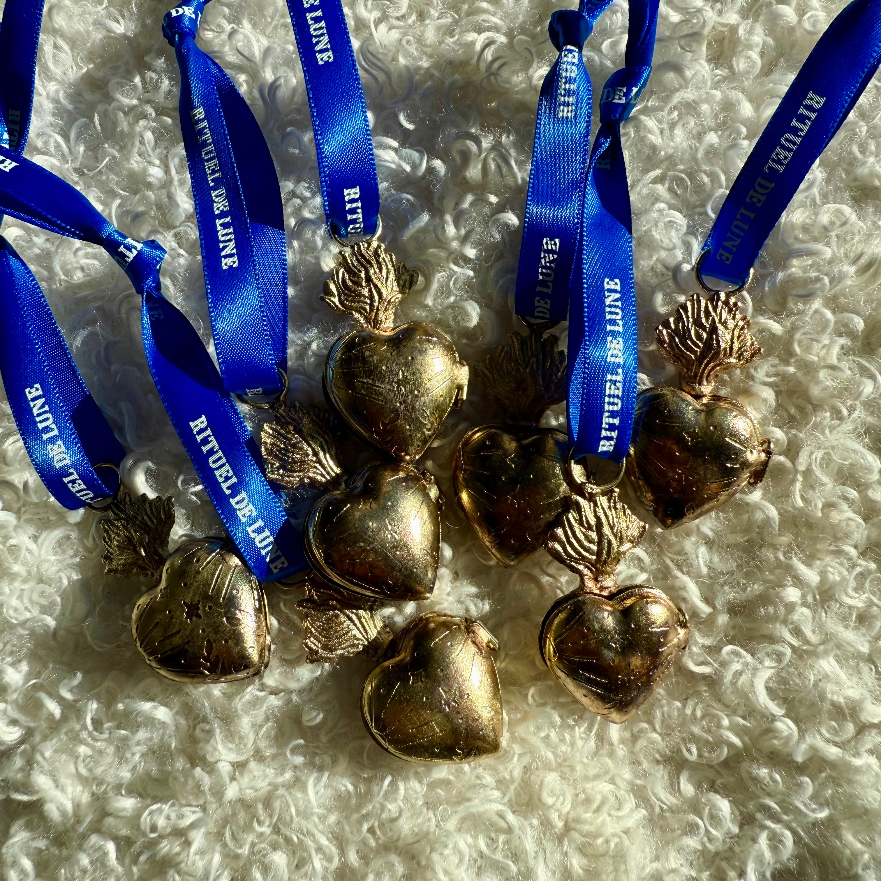 ❤️✨ Talisman Cœur Ex-Voto – Boîte à Vœux Sacrée