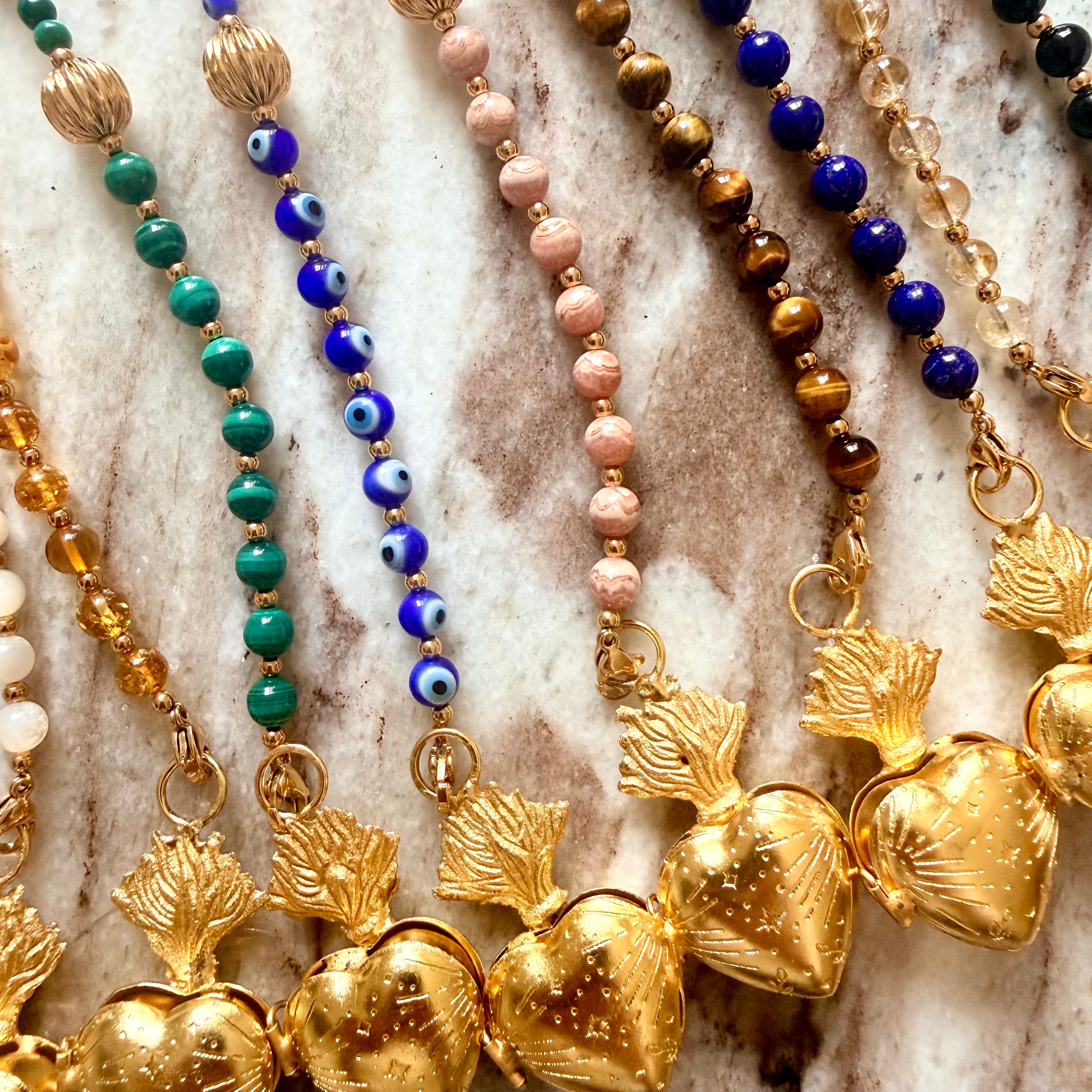 Talisman Ex-Voto avec sa ligne de perles