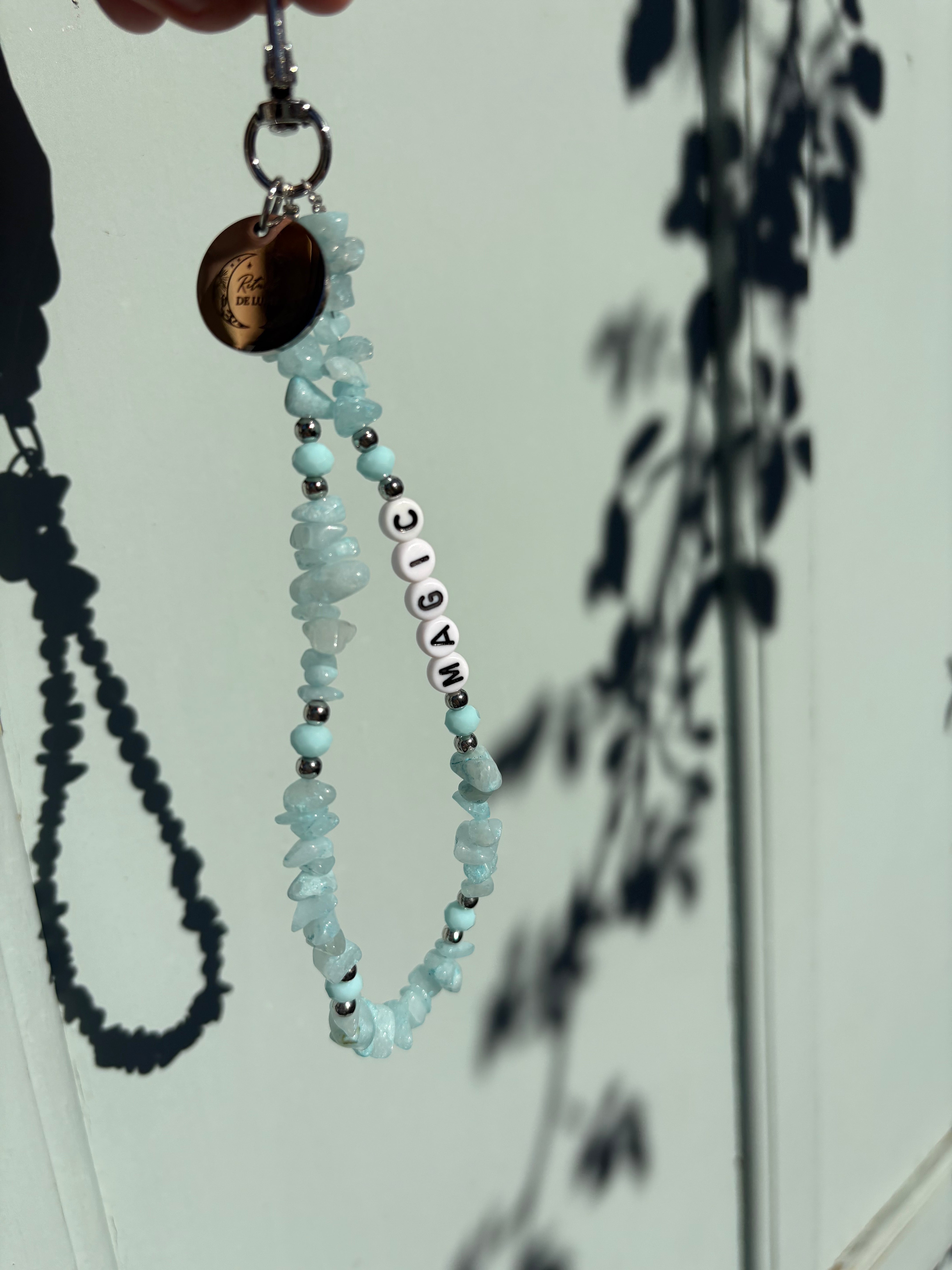 Tour de perles amazonite et mot magic à clip