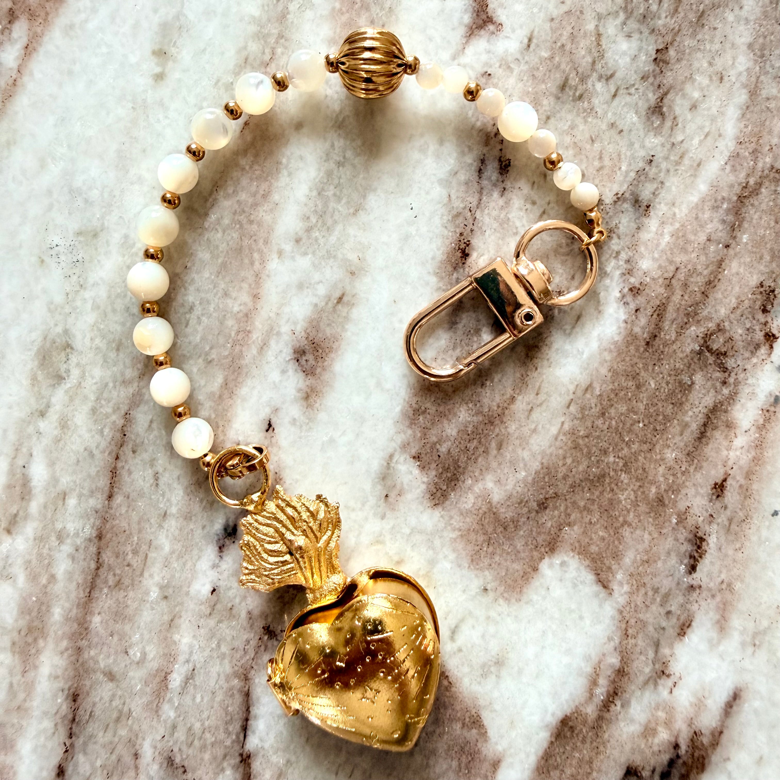 Talisman Ex-Voto avec sa ligne de perles