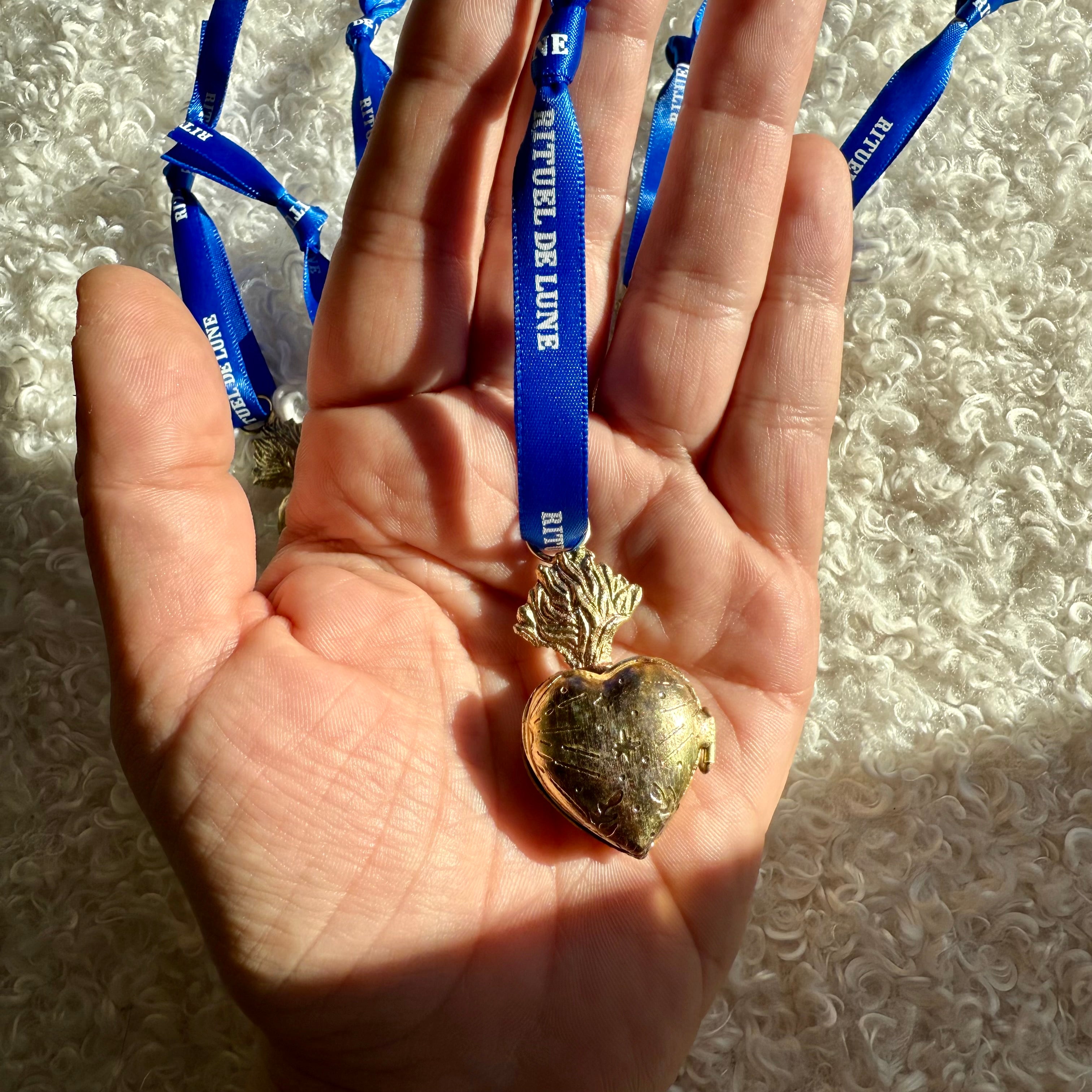 ❤️✨ Talisman Cœur Ex-Voto – Boîte à Vœux Sacrée