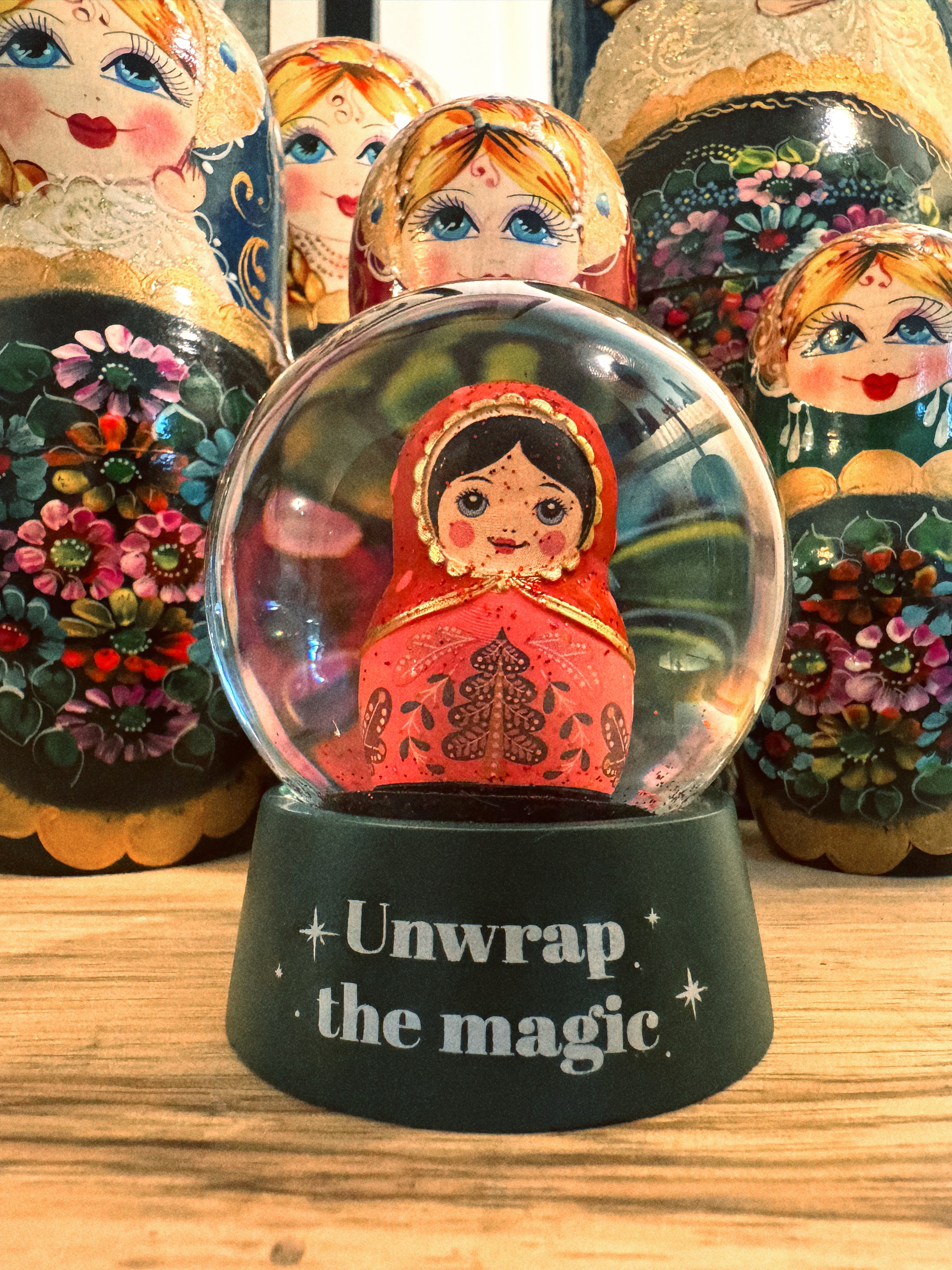 Boule à neige "Unwrap the magic"