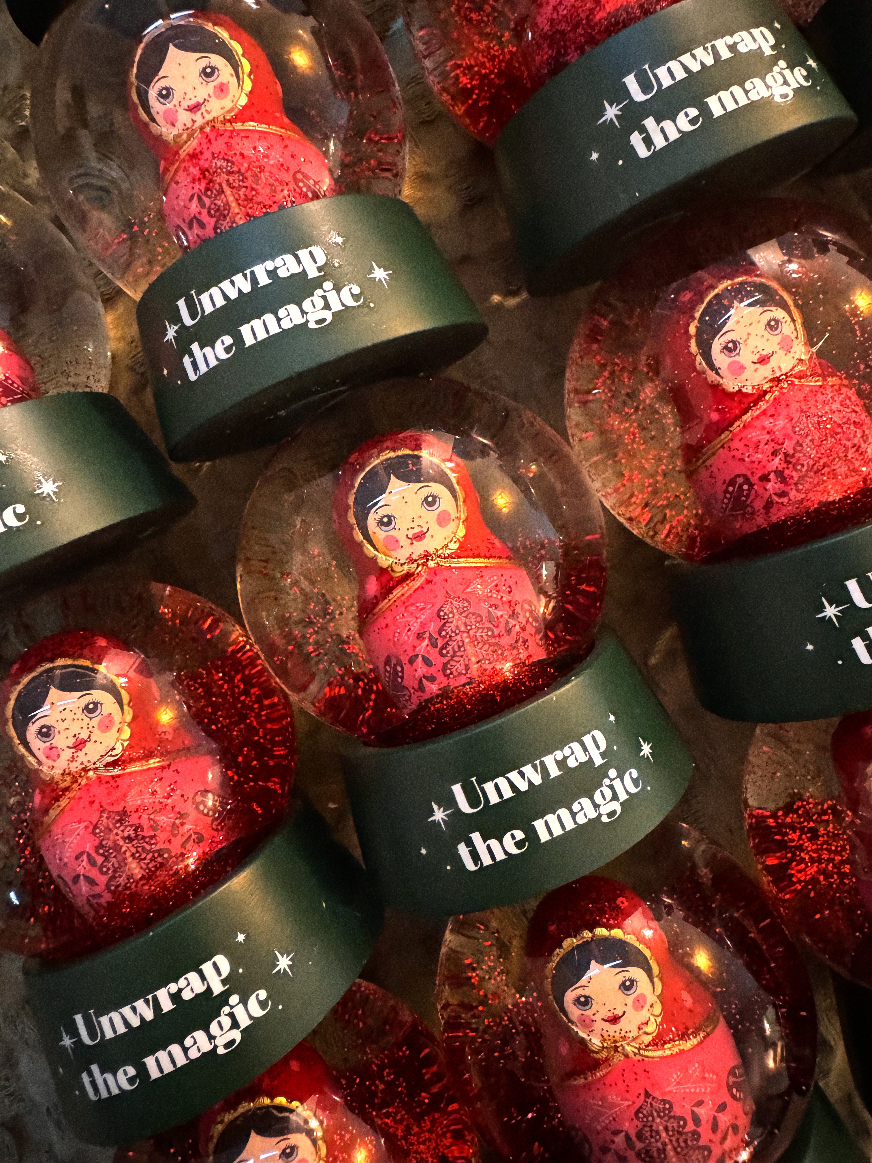 Boule à neige "Unwrap the magic"