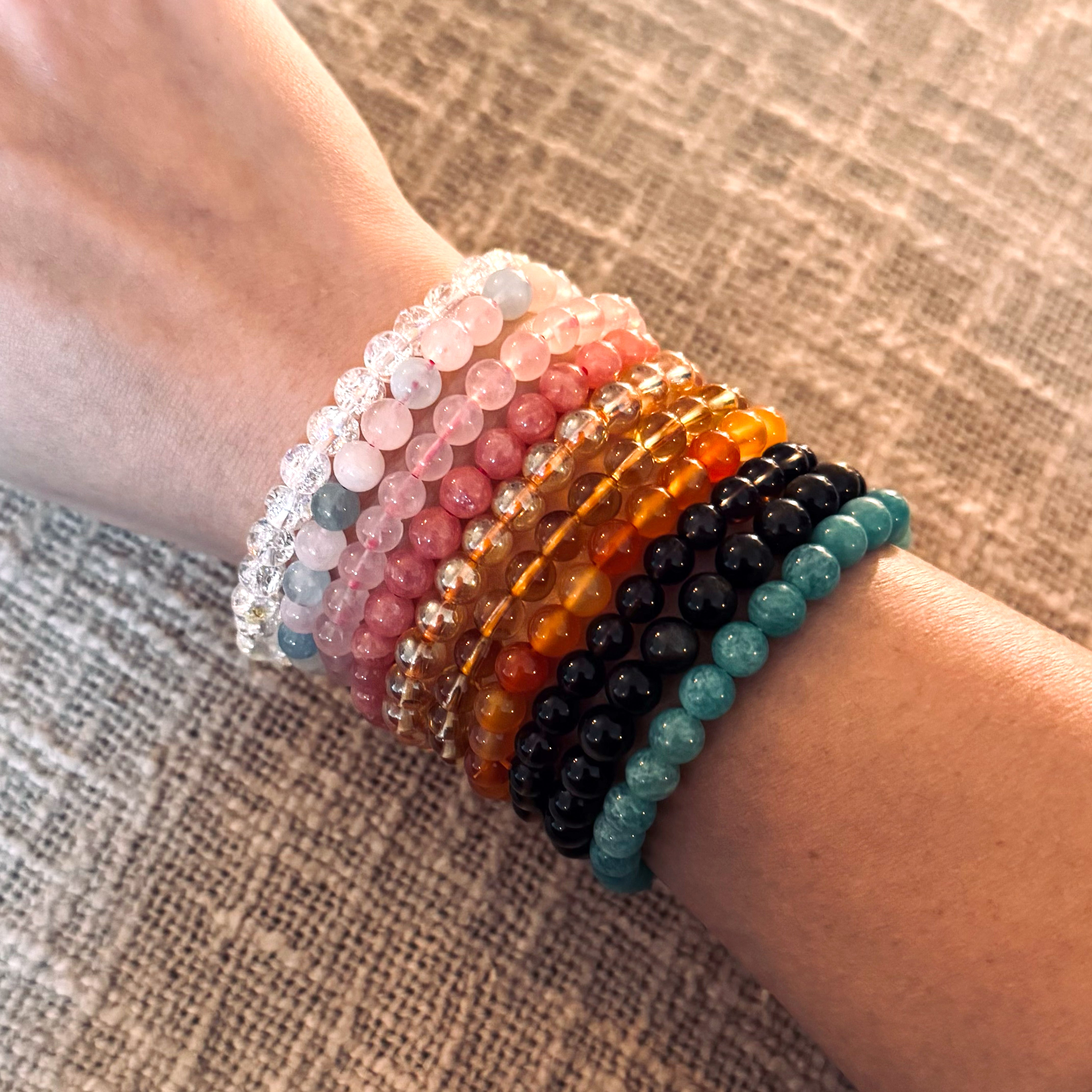 BRACELET EN PERLES NATURELLES 6MM AU CHOIX