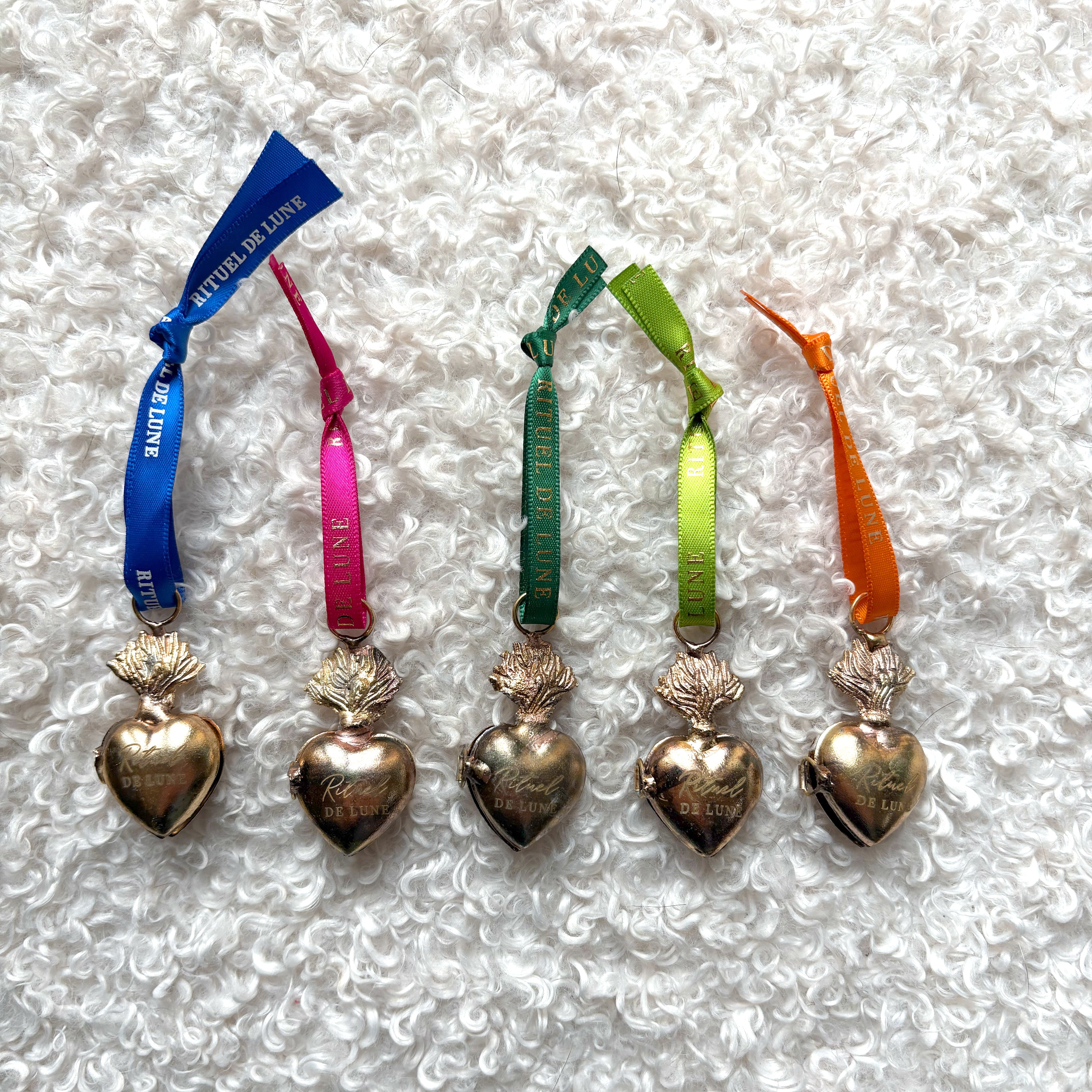 ❤️✨ Talisman Cœur Ex-Voto – Boîte à Vœux Sacrée