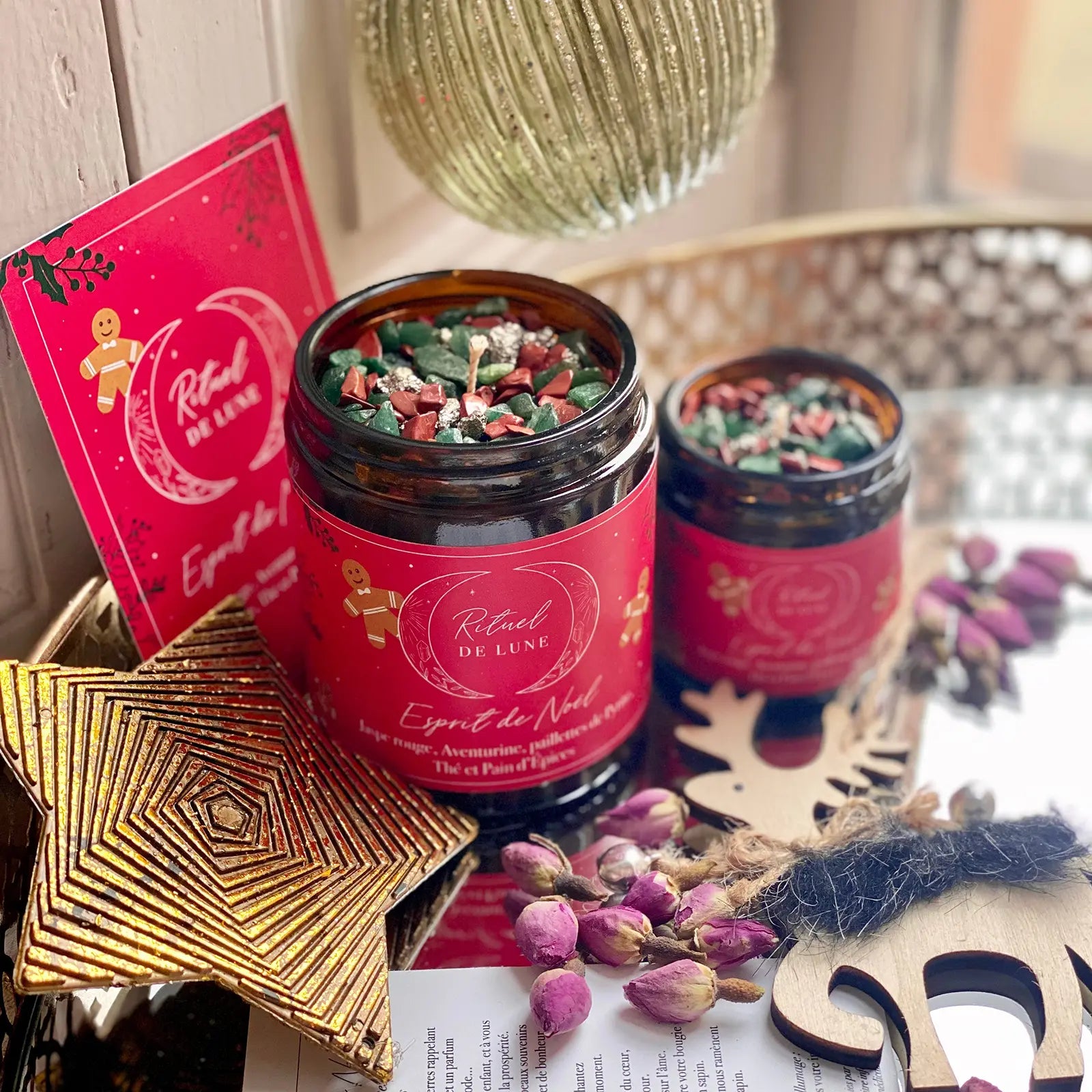 BOUGIE ESPRIT DE NOEL - Jaspe rouge-Aventurine-paillettes de Pyrite-Thé et Pain d’Épices • Rituel de Lune