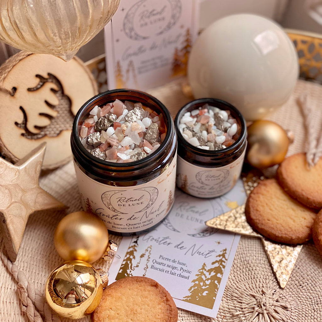 Bougie « Goûter de Noël » Quartz Neige, Pierre de Lune, Pyrite, Biscuit et Lait Chaud Ritueldelune 