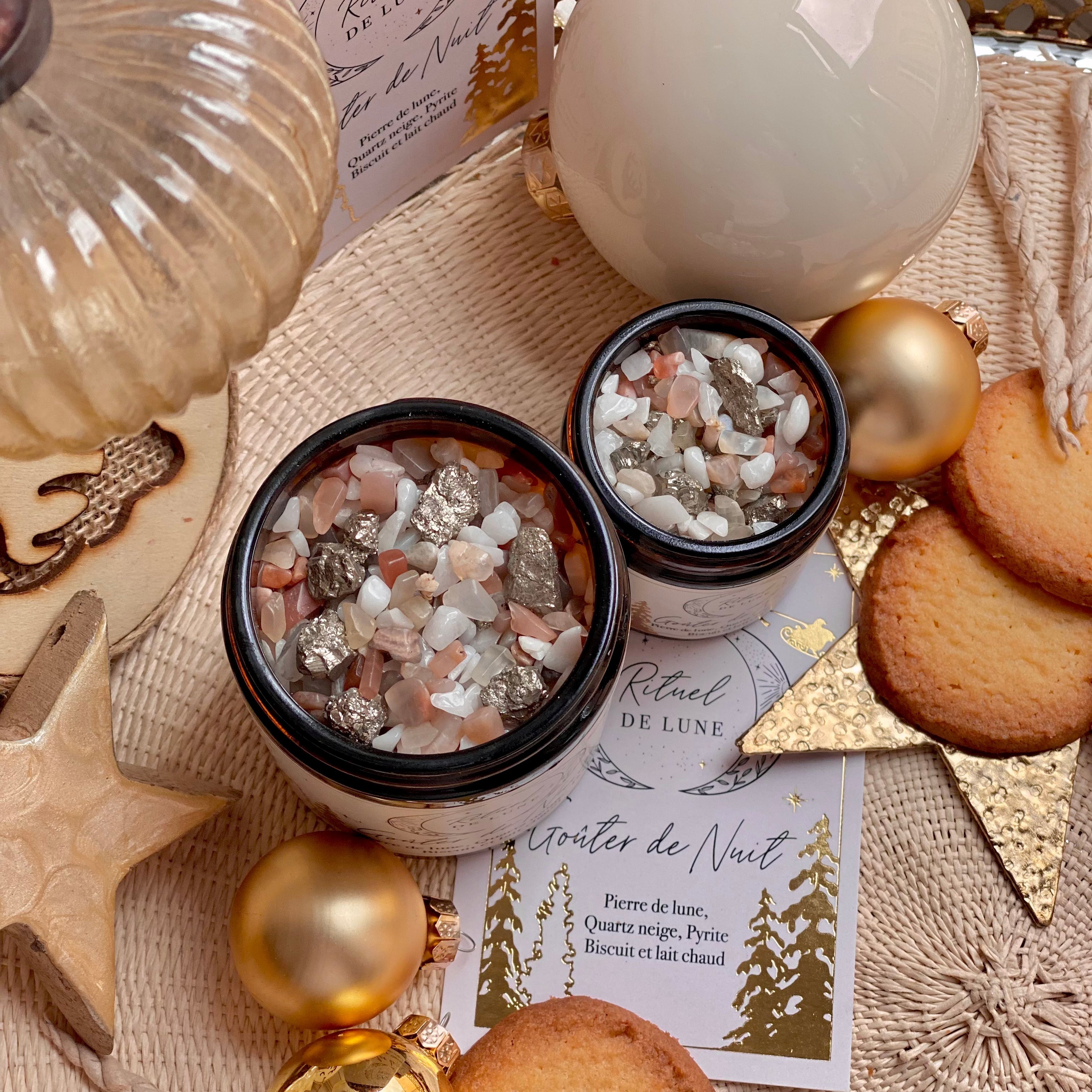 Bougie « Goûter de Noël » Quartz Neige, Pierre de Lune, Pyrite, Biscuit et Lait Chaud Ritueldelune 